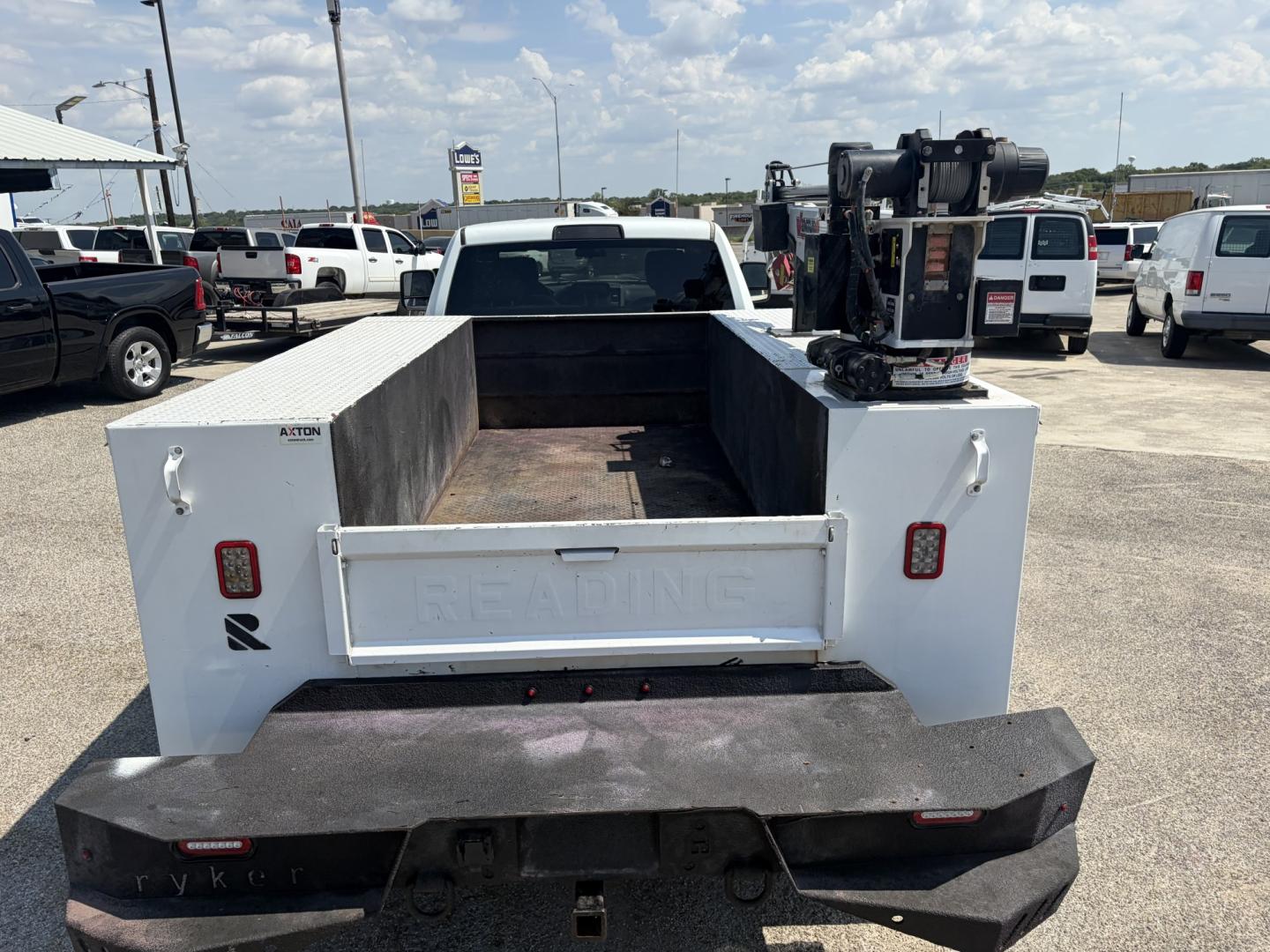 2024 White RAM 3500 Crew Cab 4WD DRW (3C7WRTCL0RG) with an 6.7L L6 OHV 24V TURBO DIESEL engine, 6A transmission, located at 1687 Business 35 S, New Braunfels, TX, 78130, (830) 625-7159, 29.655487, -98.051491- Photo#8