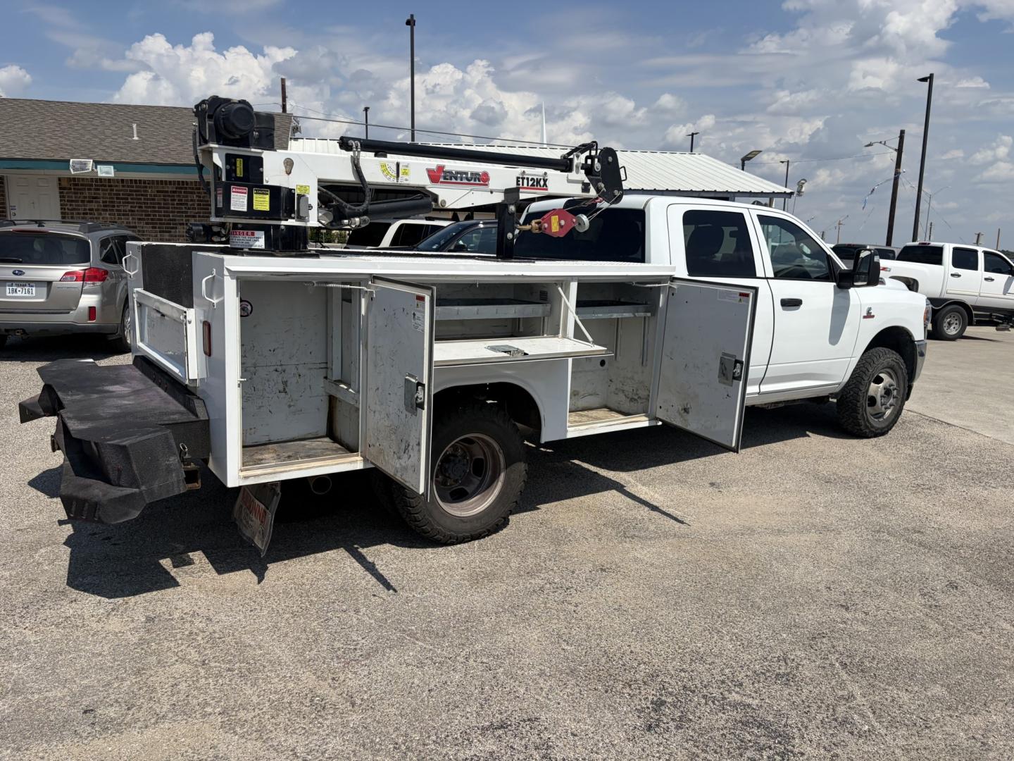 2024 White RAM 3500 Crew Cab 4WD DRW (3C7WRTCL0RG) with an 6.7L L6 OHV 24V TURBO DIESEL engine, 6A transmission, located at 1687 Business 35 S, New Braunfels, TX, 78130, (830) 625-7159, 29.655487, -98.051491- Photo#6
