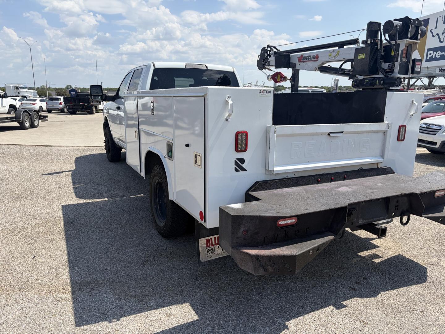 2024 White RAM 3500 Crew Cab 4WD DRW (3C7WRTCL0RG) with an 6.7L L6 OHV 24V TURBO DIESEL engine, 6A transmission, located at 1687 Business 35 S, New Braunfels, TX, 78130, (830) 625-7159, 29.655487, -98.051491- Photo#10
