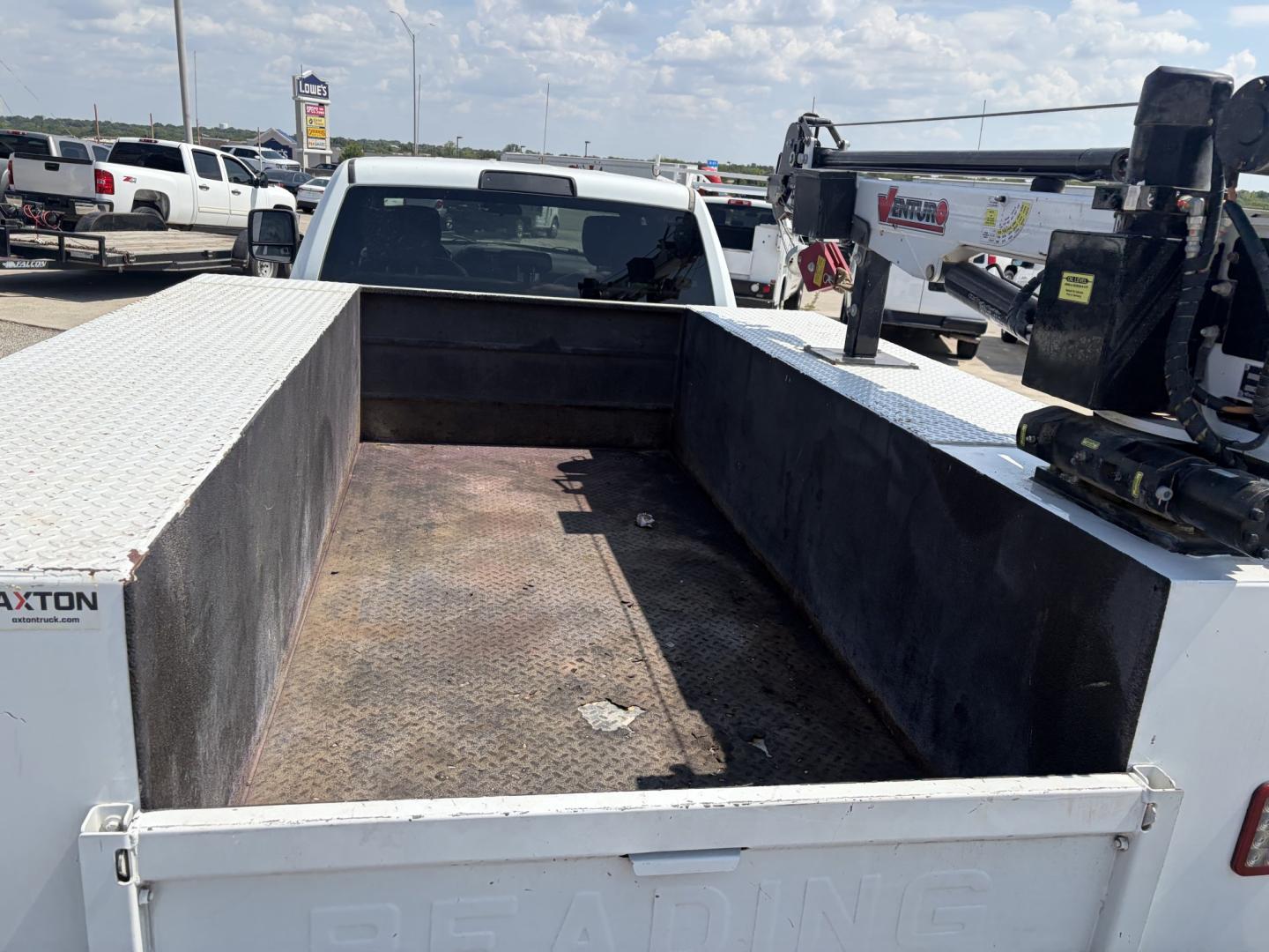 2024 White RAM 3500 Crew Cab 4WD DRW (3C7WRTCL0RG) with an 6.7L L6 OHV 24V TURBO DIESEL engine, 6A transmission, located at 1687 Business 35 S, New Braunfels, TX, 78130, (830) 625-7159, 29.655487, -98.051491- Photo#9