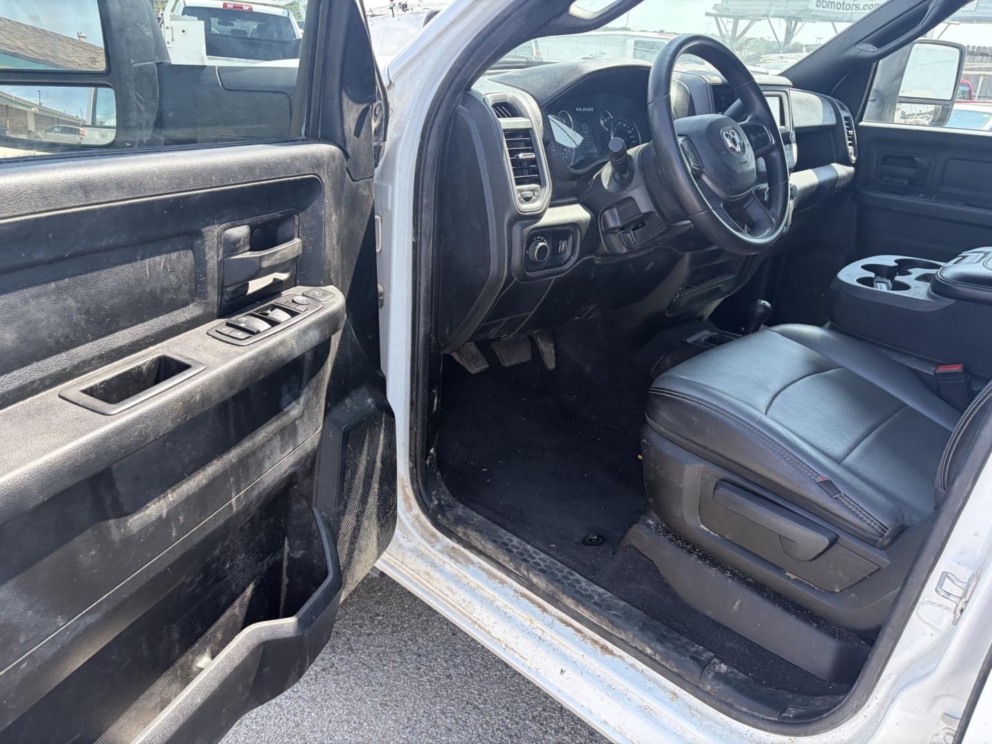 2024 White RAM 3500 Crew Cab 4WD DRW (3C7WRTCL0RG) with an 6.7L L6 OHV 24V TURBO DIESEL engine, 6A transmission, located at 1687 Business 35 S, New Braunfels, TX, 78130, (830) 625-7159, 29.655487, -98.051491- Photo#13