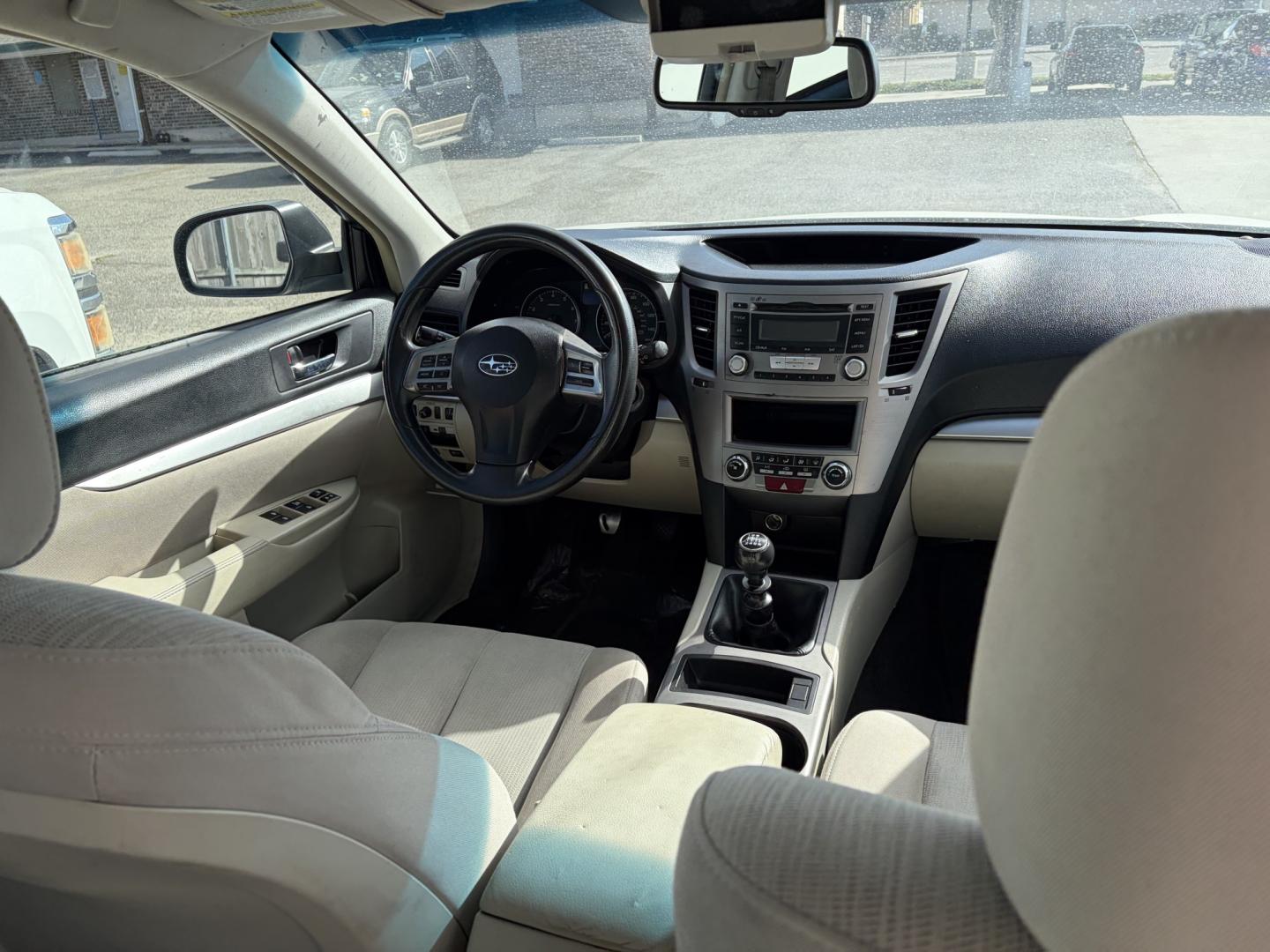 2014 White Subaru Outback 2.5i (4S4BRCAC0E1) with an 2.5L H4 DOHC 16V engine, located at 1687 Business 35 S, New Braunfels, TX, 78130, (830) 625-7159, 29.655487, -98.051491- Photo#5