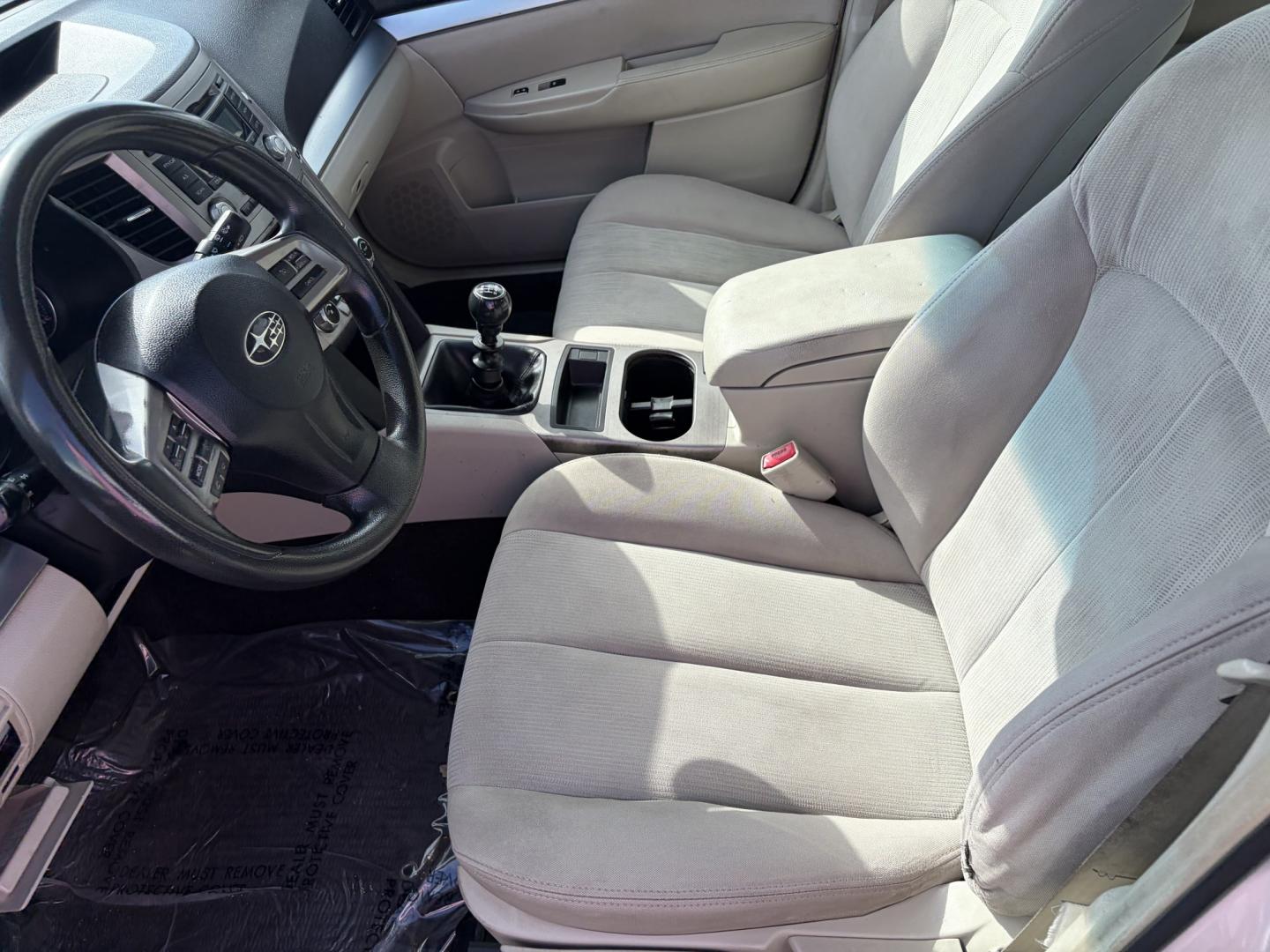 2014 White Subaru Outback 2.5i (4S4BRCAC0E1) with an 2.5L H4 DOHC 16V engine, located at 1687 Business 35 S, New Braunfels, TX, 78130, (830) 625-7159, 29.655487, -98.051491- Photo#11
