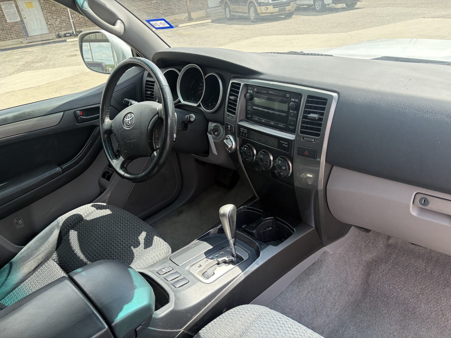2008 Silver Toyota 4Runner Sport Edition 4WD (JTEBU14R08K) with an 4.0L V6 DOHC 24V engine, 5A OD transmission, located at 1687 Business 35 S, New Braunfels, TX, 78130, (830) 625-7159, 29.655487, -98.051491- Photo#3