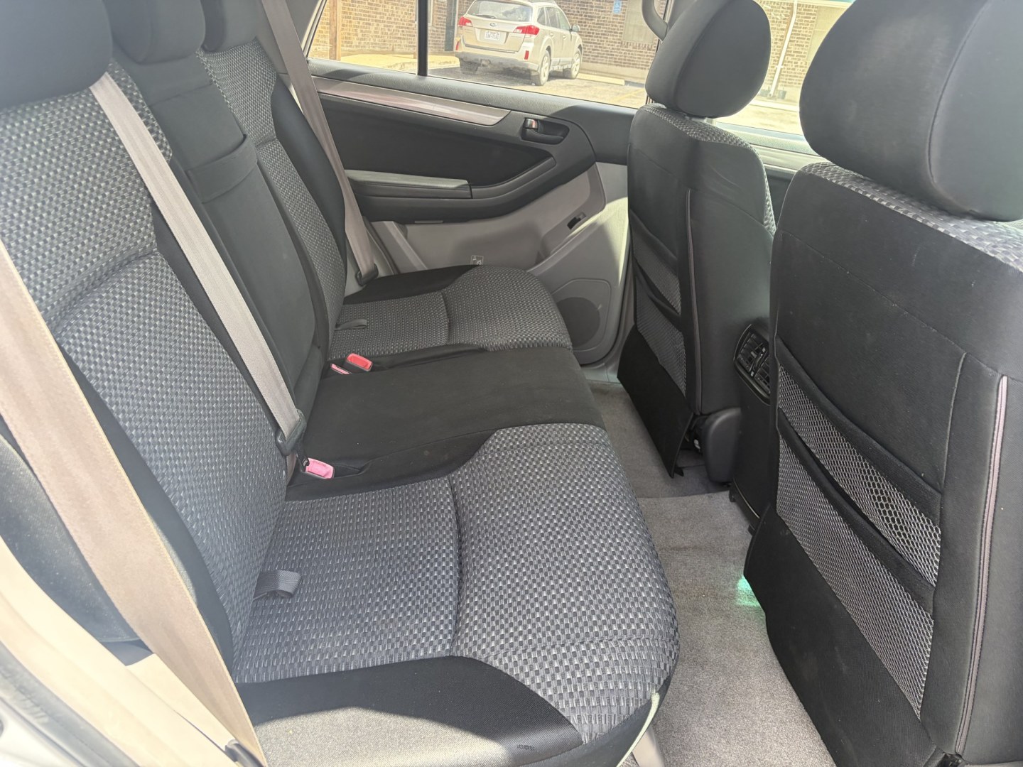 2008 Silver Toyota 4Runner Sport Edition 4WD (JTEBU14R08K) with an 4.0L V6 DOHC 24V engine, 5A OD transmission, located at 1687 Business 35 S, New Braunfels, TX, 78130, (830) 625-7159, 29.655487, -98.051491- Photo#4