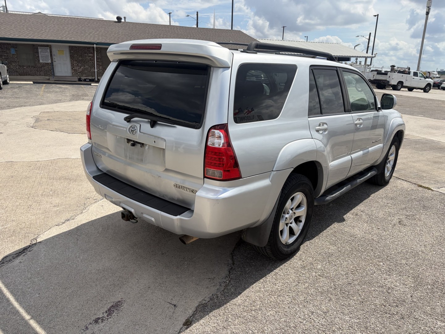 2008 Silver Toyota 4Runner Sport Edition 4WD (JTEBU14R08K) with an 4.0L V6 DOHC 24V engine, 5A OD transmission, located at 1687 Business 35 S, New Braunfels, TX, 78130, (830) 625-7159, 29.655487, -98.051491- Photo#6