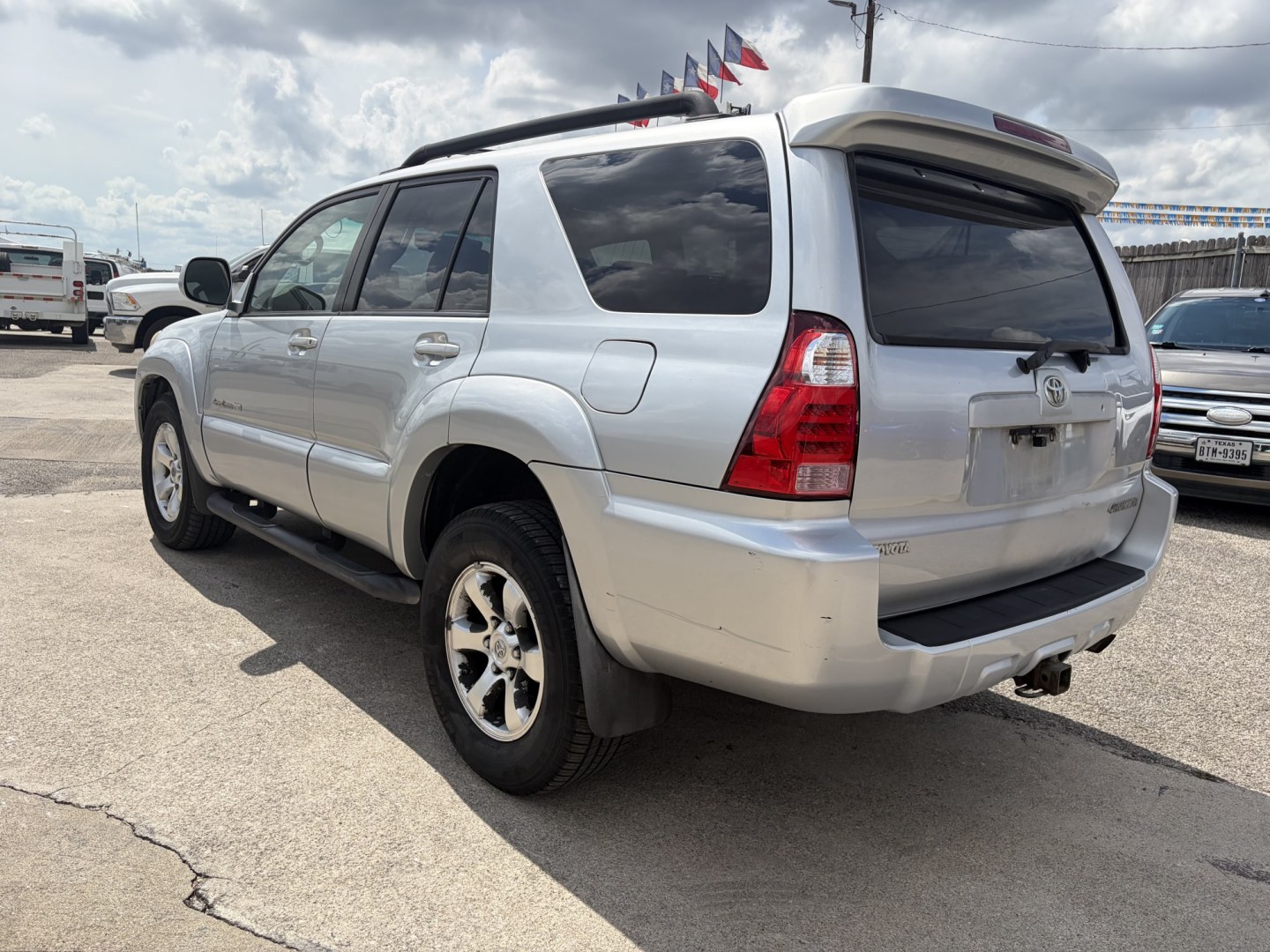 2008 Silver Toyota 4Runner Sport Edition 4WD (JTEBU14R08K) with an 4.0L V6 DOHC 24V engine, 5A OD transmission, located at 1687 Business 35 S, New Braunfels, TX, 78130, (830) 625-7159, 29.655487, -98.051491- Photo#7