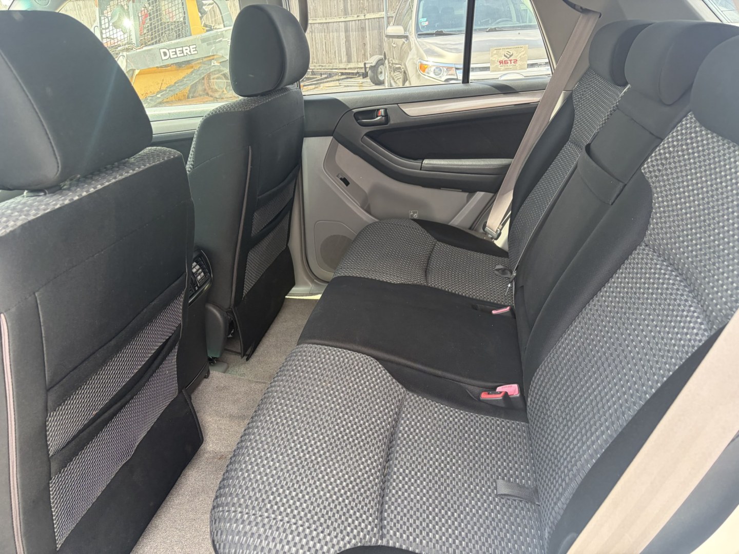 2008 Silver Toyota 4Runner Sport Edition 4WD (JTEBU14R08K) with an 4.0L V6 DOHC 24V engine, 5A OD transmission, located at 1687 Business 35 S, New Braunfels, TX, 78130, (830) 625-7159, 29.655487, -98.051491- Photo#8