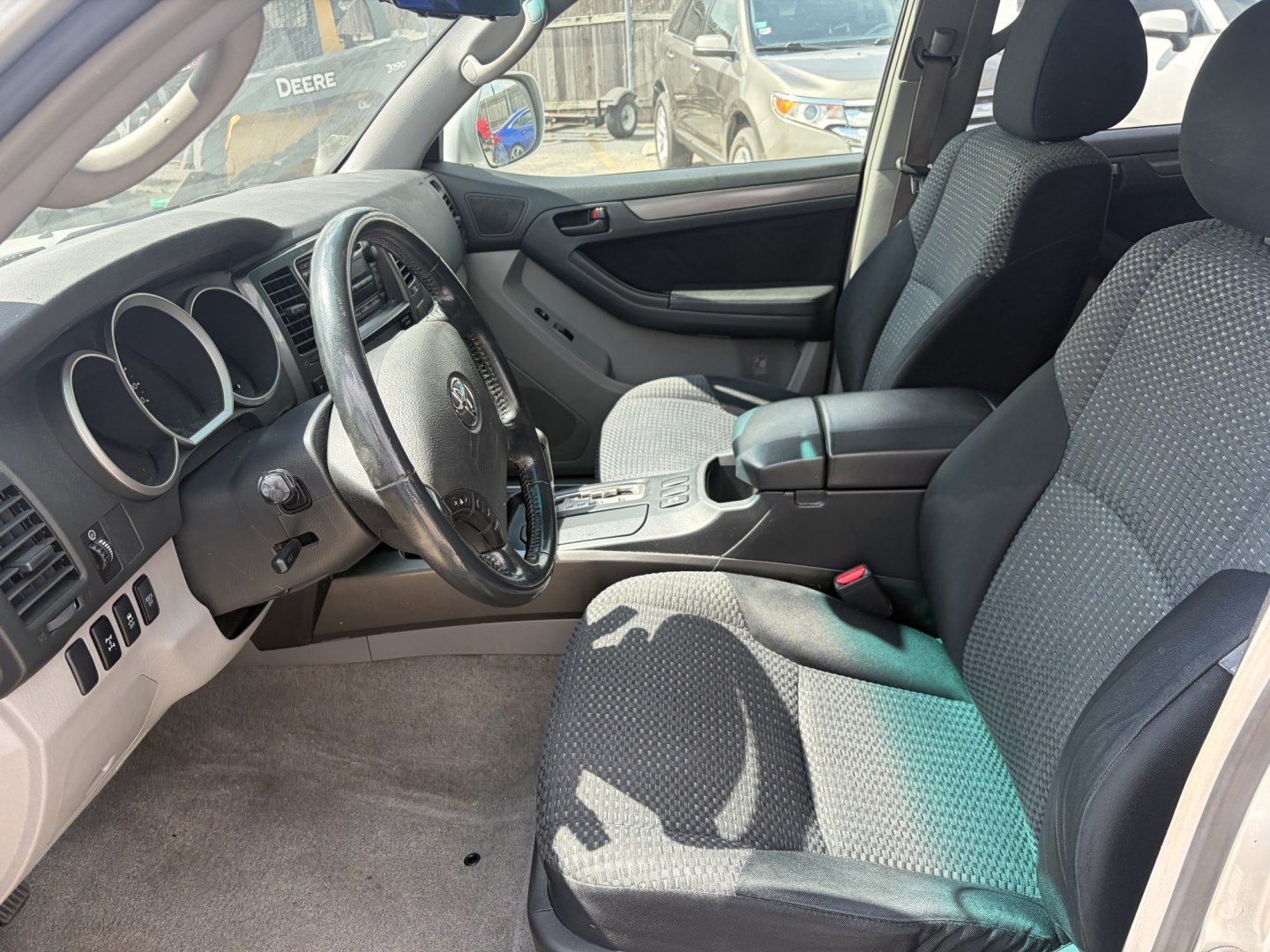 2008 Silver Toyota 4Runner Sport Edition 4WD (JTEBU14R08K) with an 4.0L V6 DOHC 24V engine, 5A OD transmission, located at 1687 Business 35 S, New Braunfels, TX, 78130, (830) 625-7159, 29.655487, -98.051491- Photo#10