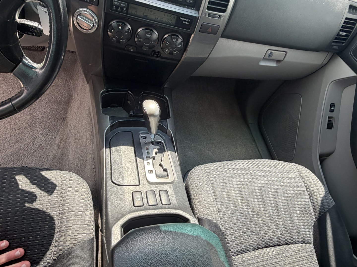 2008 Silver Toyota 4Runner Sport Edition 4WD (JTEBU14R08K) with an 4.0L V6 DOHC 24V engine, 5A OD transmission, located at 1687 Business 35 S, New Braunfels, TX, 78130, (830) 625-7159, 29.655487, -98.051491- Photo#13