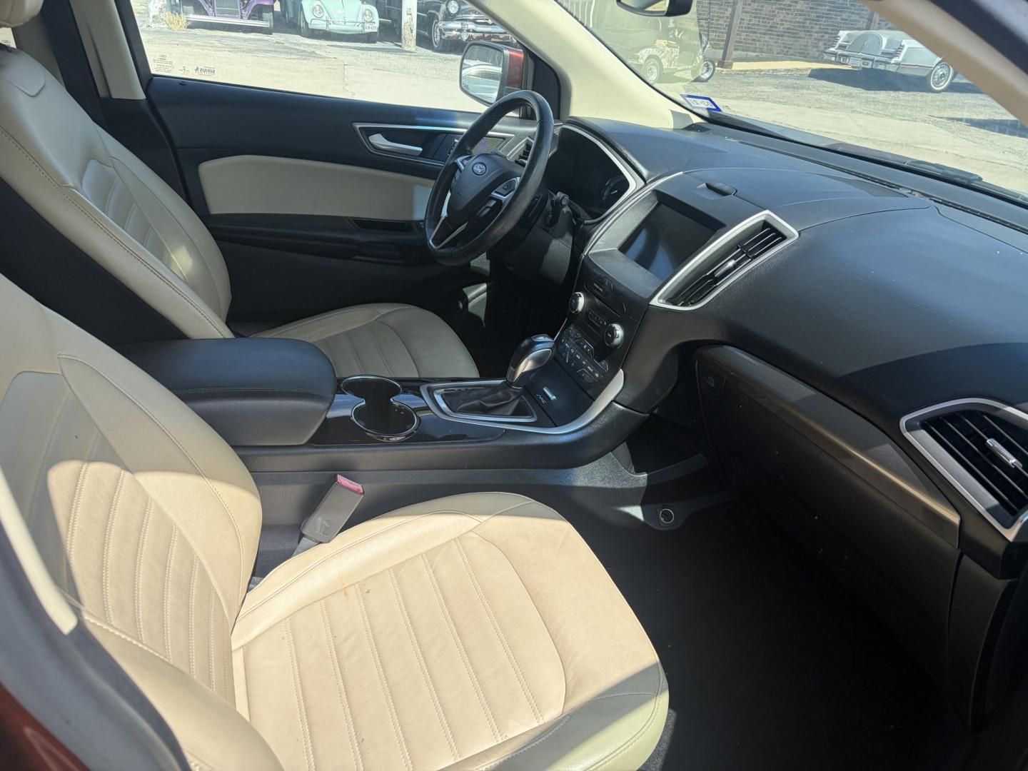 2016 Red Ford Edge SEL FWD (2FMPK3J83GB) with an 3.5L V6 DOHC 24V engine, 6A transmission, located at 1687 Business 35 S, New Braunfels, TX, 78130, (830) 625-7159, 29.655487, -98.051491- Photo#2
