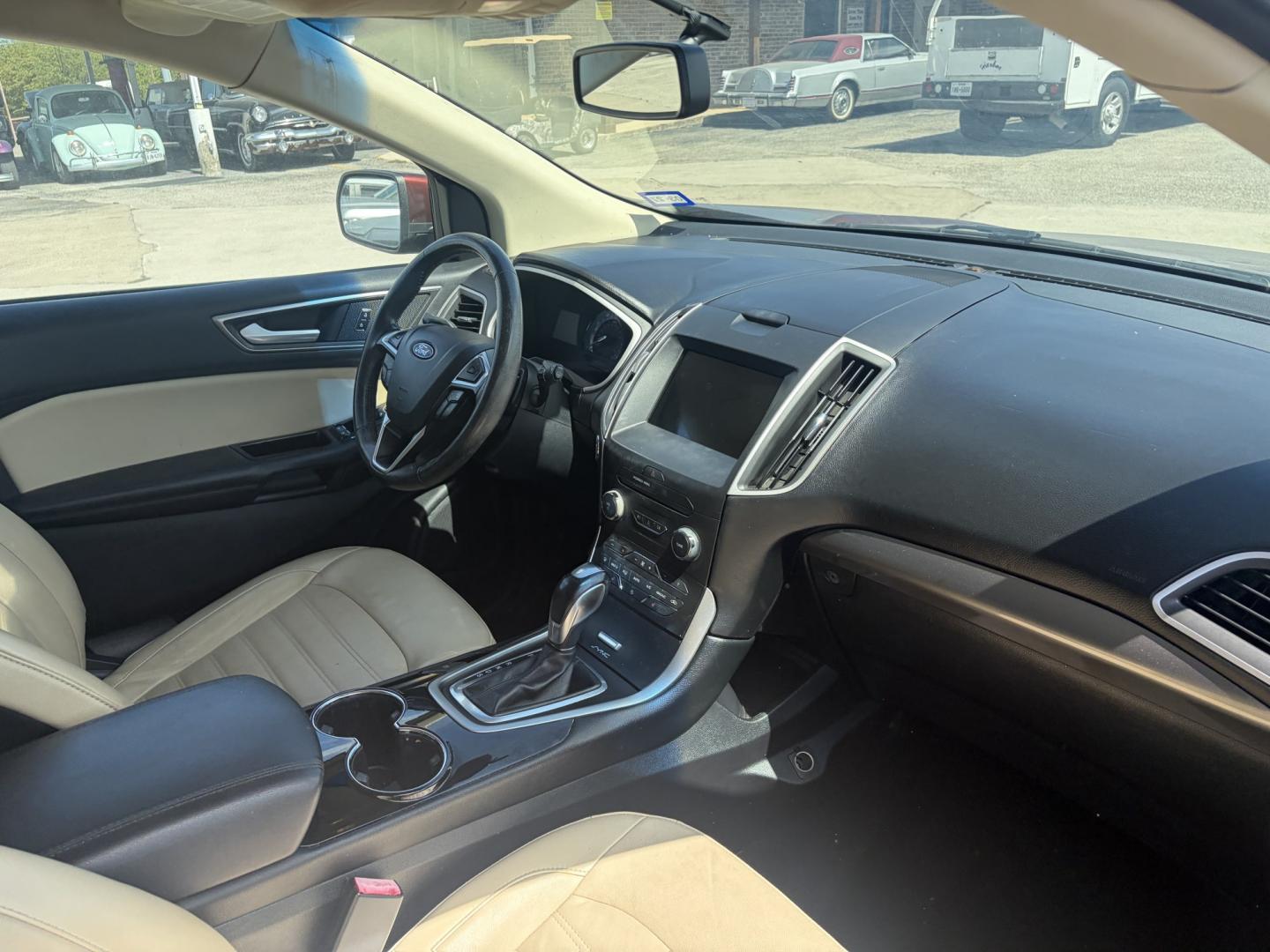 2016 Red Ford Edge SEL FWD (2FMPK3J83GB) with an 3.5L V6 DOHC 24V engine, 6A transmission, located at 1687 Business 35 S, New Braunfels, TX, 78130, (830) 625-7159, 29.655487, -98.051491- Photo#3