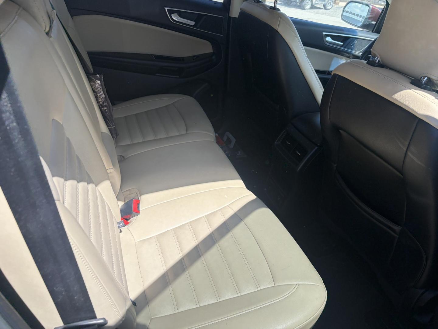 2016 Red Ford Edge SEL FWD (2FMPK3J83GB) with an 3.5L V6 DOHC 24V engine, 6A transmission, located at 1687 Business 35 S, New Braunfels, TX, 78130, (830) 625-7159, 29.655487, -98.051491- Photo#4