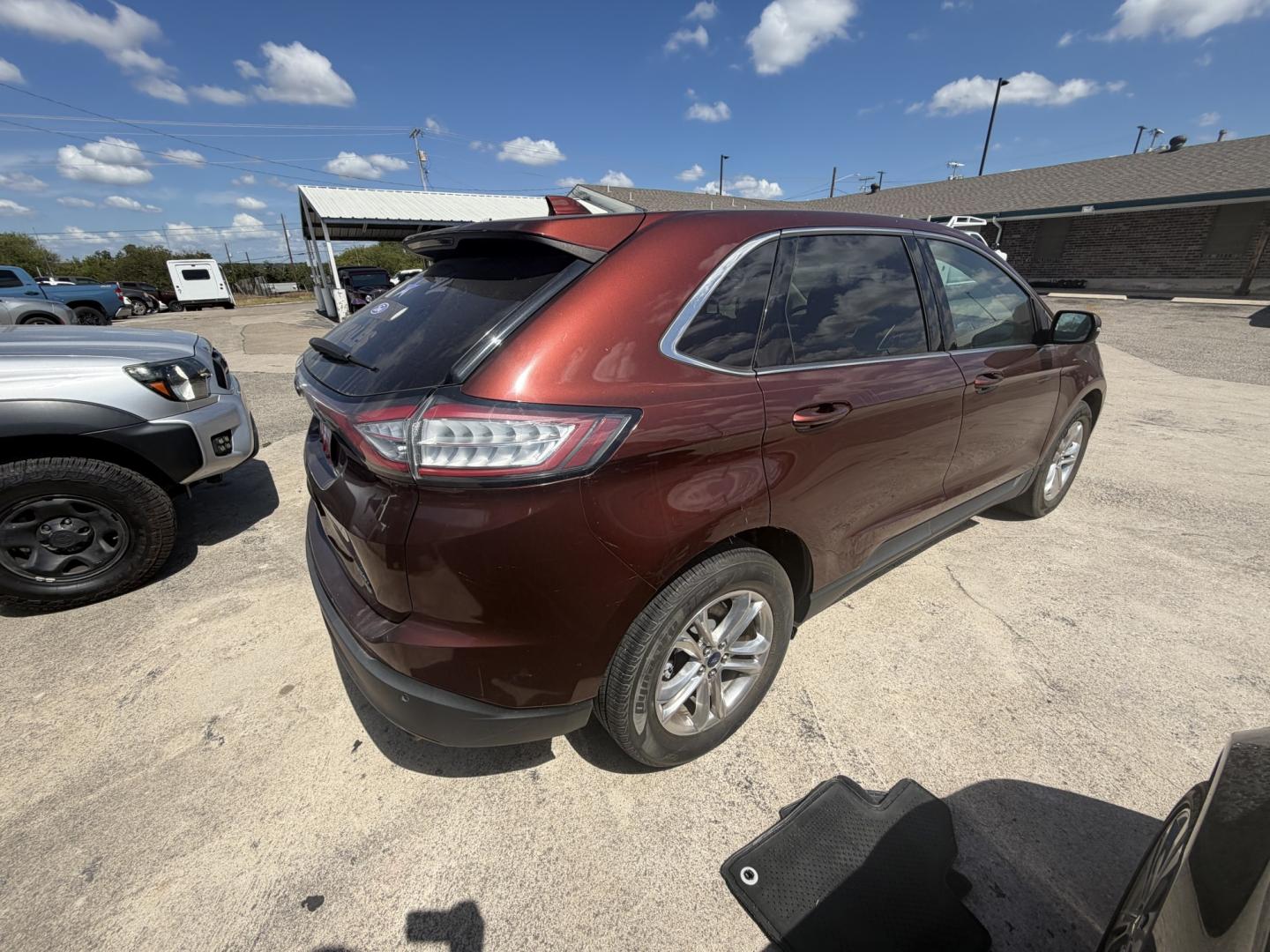 2016 Red Ford Edge SEL FWD (2FMPK3J83GB) with an 3.5L V6 DOHC 24V engine, 6A transmission, located at 1687 Business 35 S, New Braunfels, TX, 78130, (830) 625-7159, 29.655487, -98.051491- Photo#6