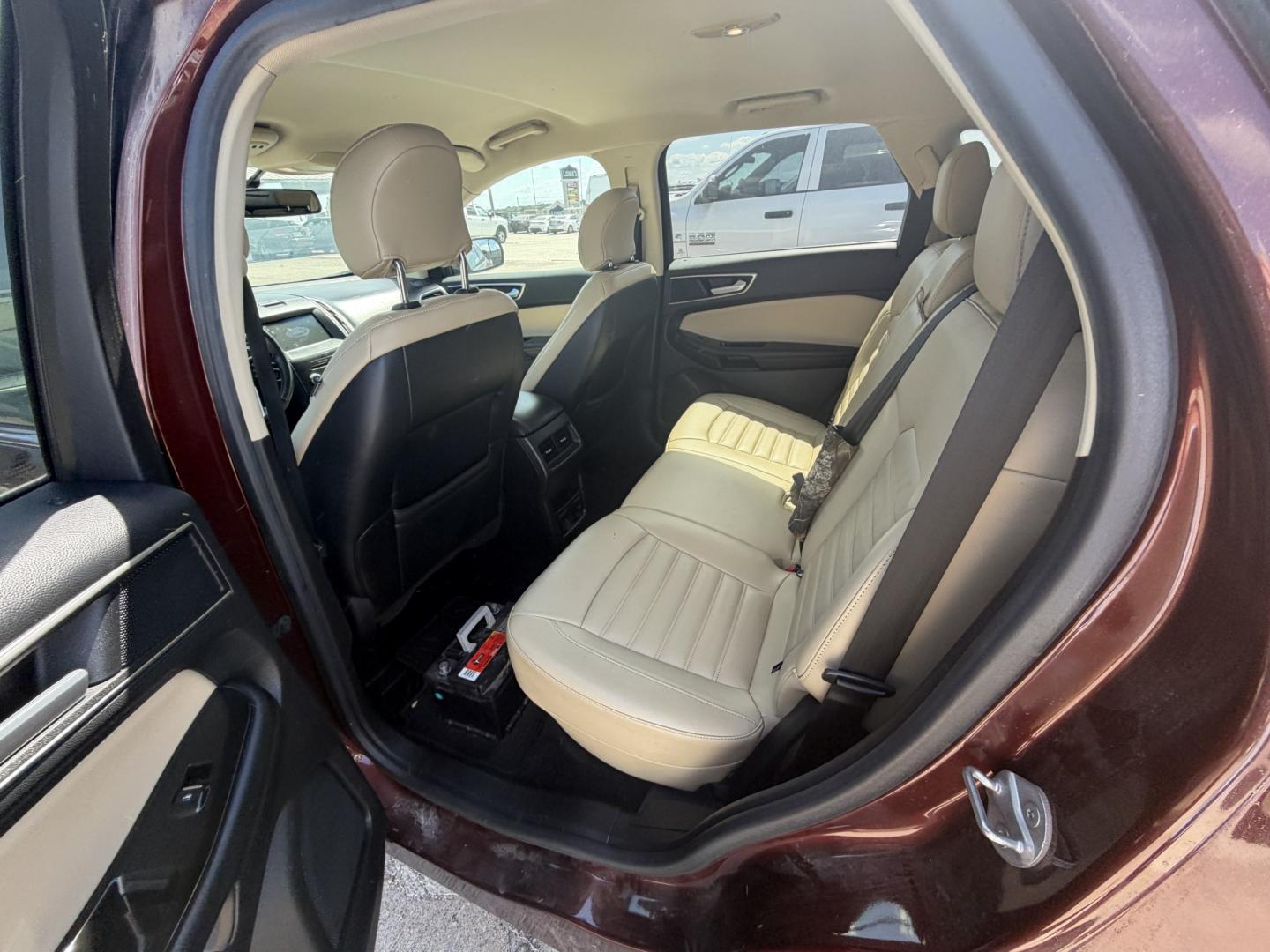 2016 Red Ford Edge SEL FWD (2FMPK3J83GB) with an 3.5L V6 DOHC 24V engine, 6A transmission, located at 1687 Business 35 S, New Braunfels, TX, 78130, (830) 625-7159, 29.655487, -98.051491- Photo#8