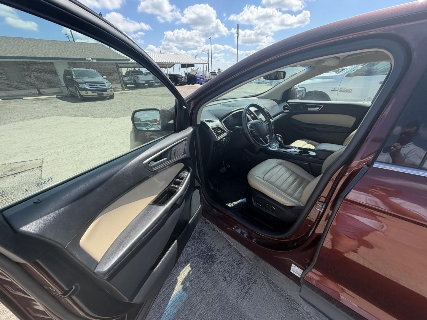 2016 Red Ford Edge SEL FWD (2FMPK3J83GB) with an 3.5L V6 DOHC 24V engine, 6A transmission, located at 1687 Business 35 S, New Braunfels, TX, 78130, (830) 625-7159, 29.655487, -98.051491- Photo#9