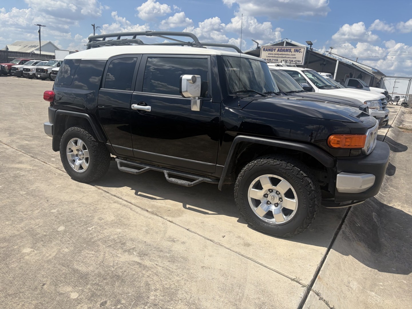 2007 Black Toyota FJ Cruiser 4WD AT (JTEBU11F870) with an 3.4L V6 DOHC 24V engine, 5A OD transmission, located at 1687 Business 35 S, New Braunfels, TX, 78130, (830) 625-7159, 29.655487, -98.051491- Photo#1