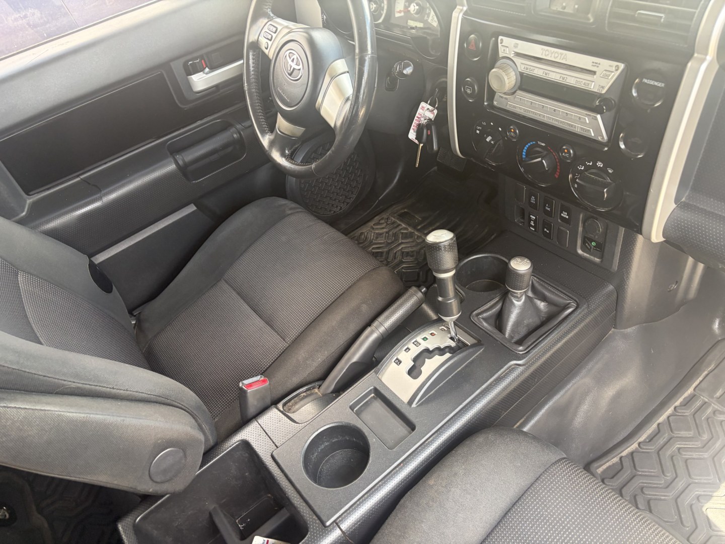 2007 Black Toyota FJ Cruiser 4WD AT (JTEBU11F870) with an 3.4L V6 DOHC 24V engine, 5A OD transmission, located at 1687 Business 35 S, New Braunfels, TX, 78130, (830) 625-7159, 29.655487, -98.051491- Photo#3