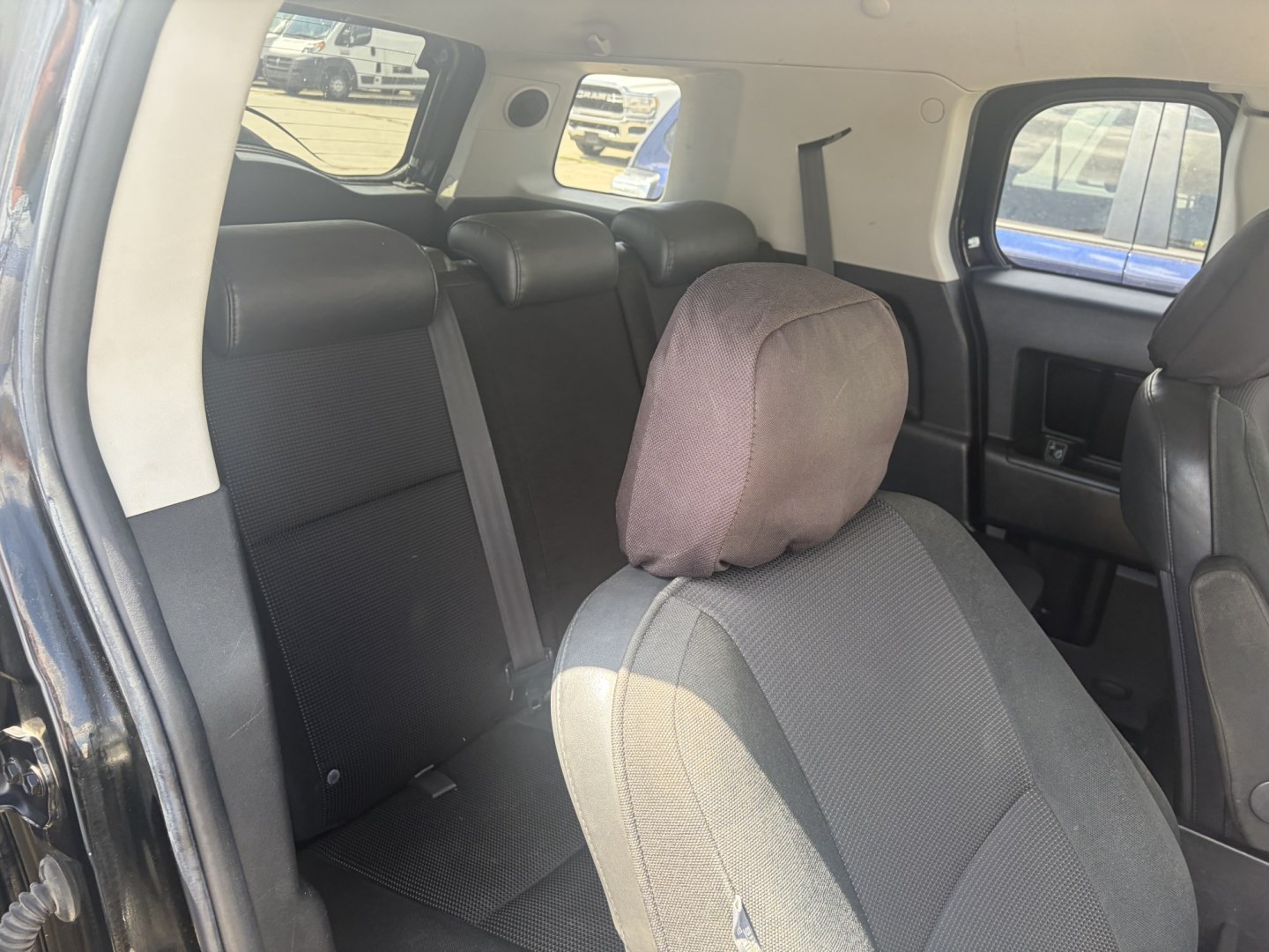 2007 Black Toyota FJ Cruiser 4WD AT (JTEBU11F870) with an 3.4L V6 DOHC 24V engine, 5A OD transmission, located at 1687 Business 35 S, New Braunfels, TX, 78130, (830) 625-7159, 29.655487, -98.051491- Photo#4