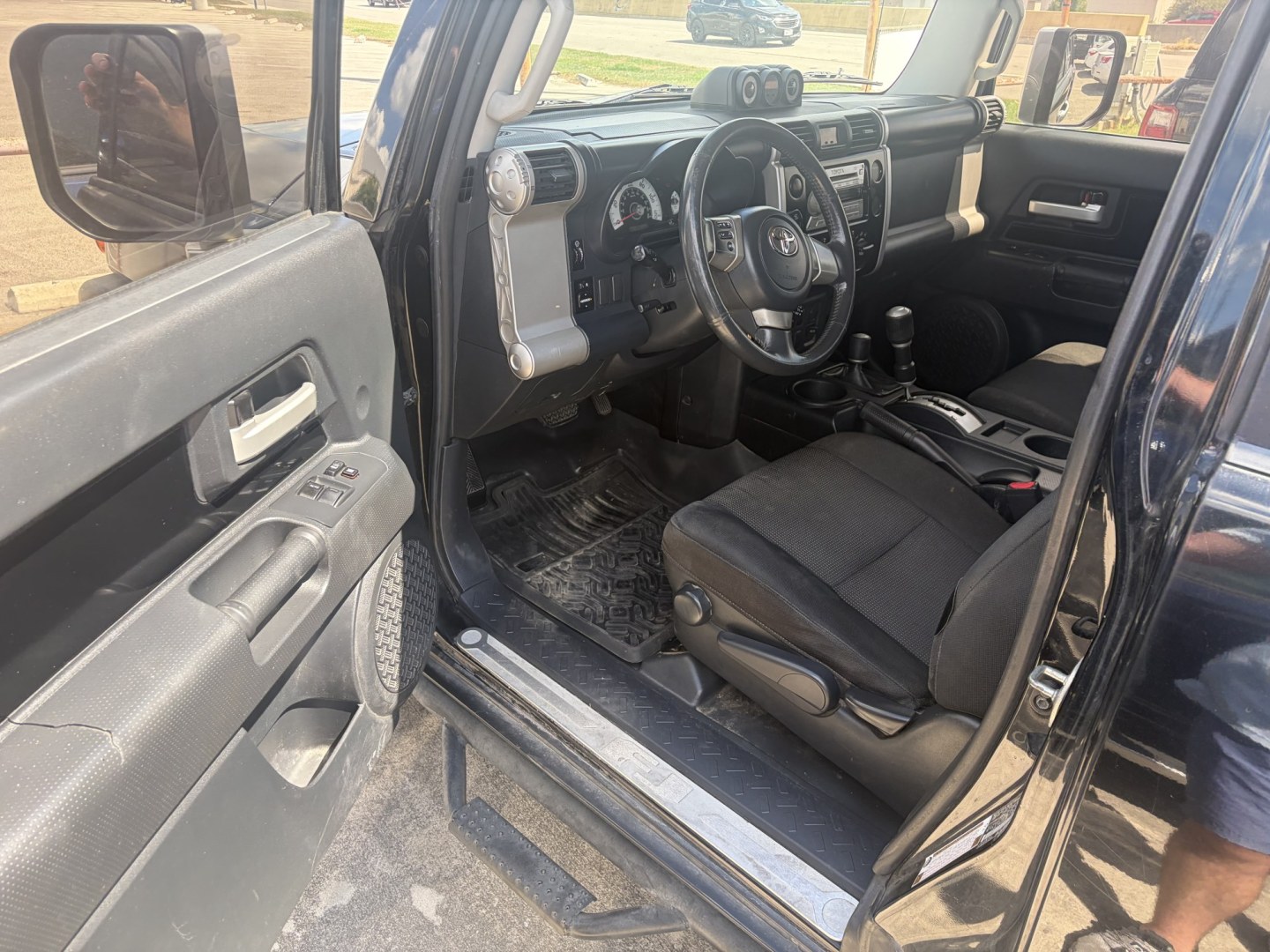 2007 Black Toyota FJ Cruiser 4WD AT (JTEBU11F870) with an 3.4L V6 DOHC 24V engine, 5A OD transmission, located at 1687 Business 35 S, New Braunfels, TX, 78130, (830) 625-7159, 29.655487, -98.051491- Photo#7