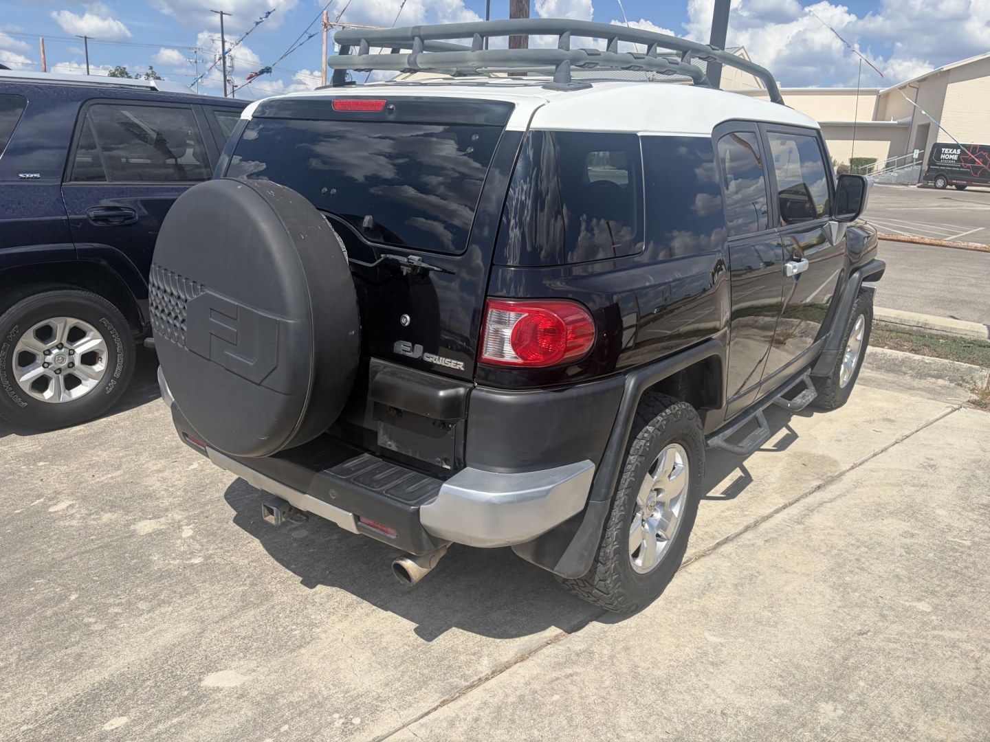 2007 Black Toyota FJ Cruiser 4WD AT (JTEBU11F870) with an 3.4L V6 DOHC 24V engine, 5A OD transmission, located at 1687 Business 35 S, New Braunfels, TX, 78130, (830) 625-7159, 29.655487, -98.051491- Photo#5