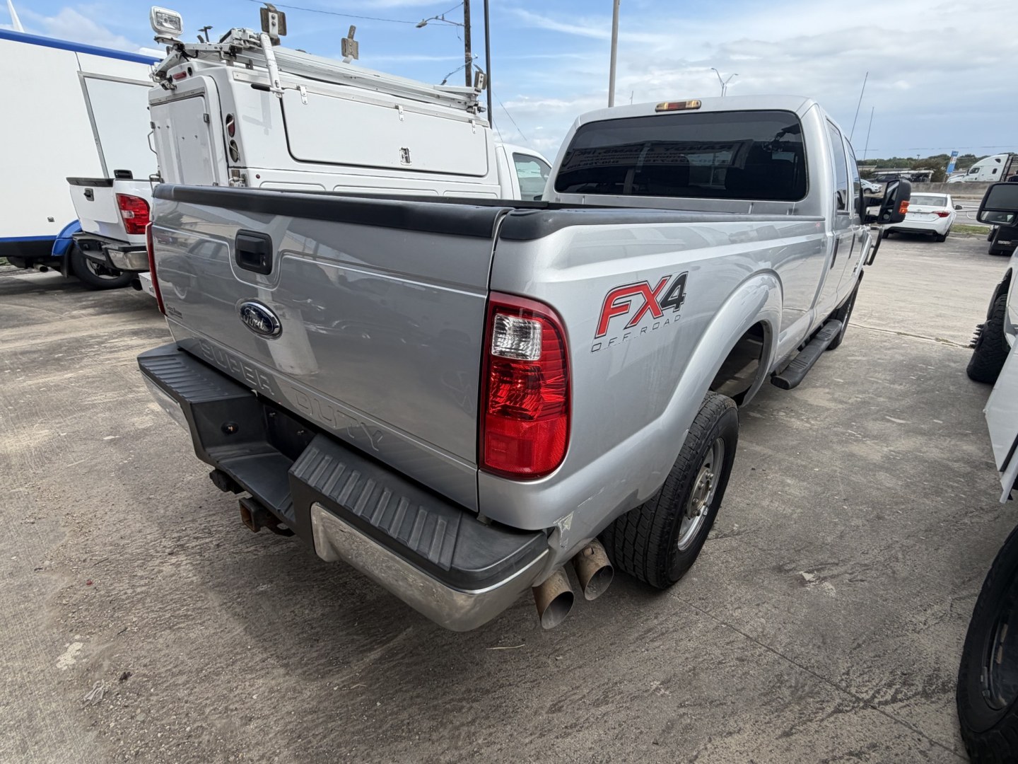 2013 Silver Ford F-350 SD XL Crew Cab 4WD (1FT8W3BT0DE) with an 6.7L V8 OHV 16V DIESEL engine, 6-Speed Automatic transmission, located at 1687 Business 35 S, New Braunfels, TX, 78130, (830) 625-7159, 29.655487, -98.051491- Photo#6