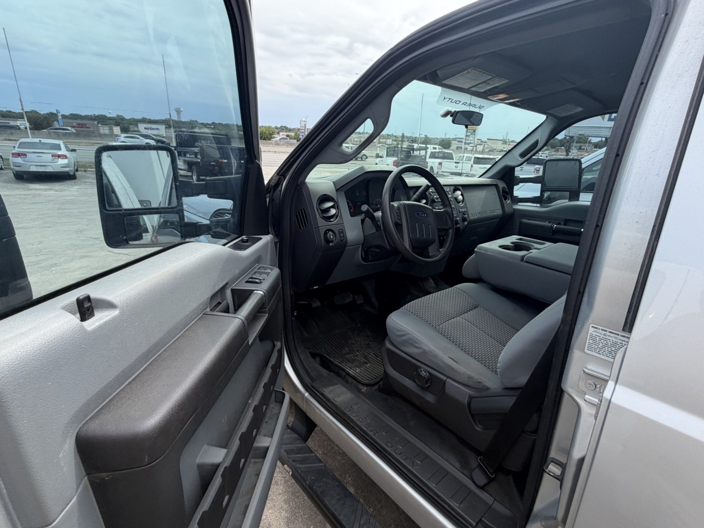 2013 Silver Ford F-350 SD XL Crew Cab 4WD (1FT8W3BT0DE) with an 6.7L V8 OHV 16V DIESEL engine, 6-Speed Automatic transmission, located at 1687 Business 35 S, New Braunfels, TX, 78130, (830) 625-7159, 29.655487, -98.051491- Photo#9