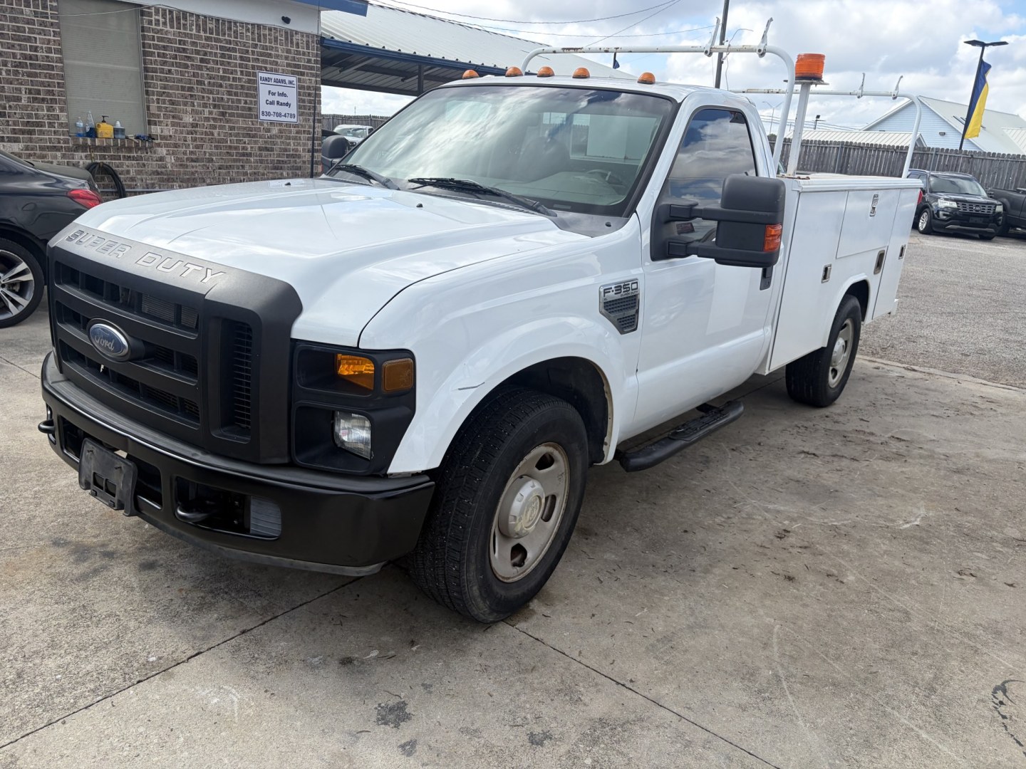 2009 Ford F-350 Super Duty Chassis Cab XL