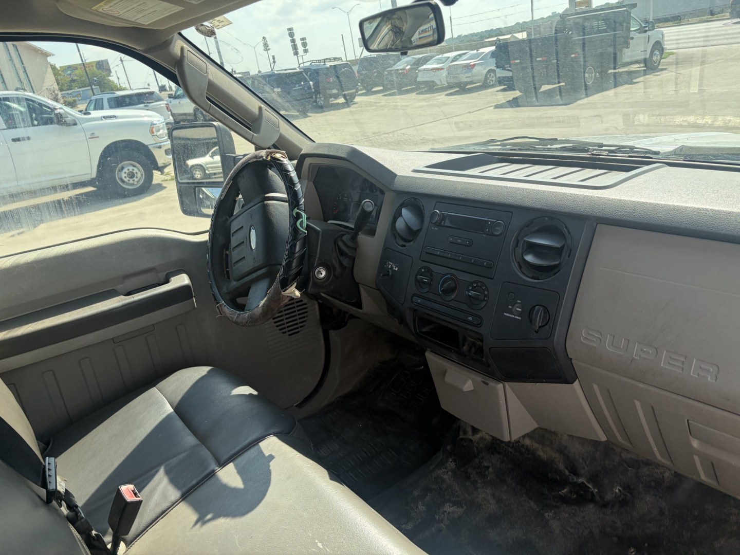 2010 White Ford F-350 SD XL 2WD (1FTWF3A57AE) with an 5.4L V8 SOHC 24V engine, located at 1687 Business 35 S, New Braunfels, TX, 78130, (830) 625-7159, 29.655487, -98.051491- Photo#4