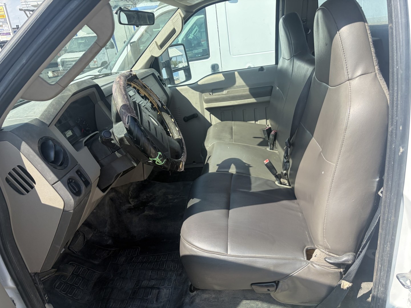 2010 White Ford F-350 SD XL 2WD (1FTWF3A57AE) with an 5.4L V8 SOHC 24V engine, located at 1687 Business 35 S, New Braunfels, TX, 78130, (830) 625-7159, 29.655487, -98.051491- Photo#9