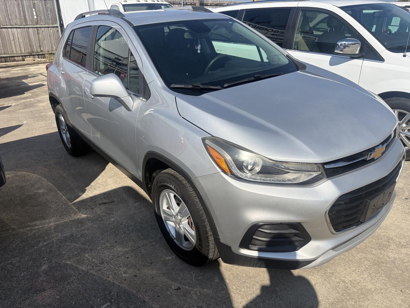 2017 Silver Chevrolet Trax LT AWD (3GNCJPSB6HL) with an 1.4L L4 DOHC 16V engine, 6A transmission, located at 1687 Business 35 S, New Braunfels, TX, 78130, (830) 625-7159, 29.655487, -98.051491- Photo#1