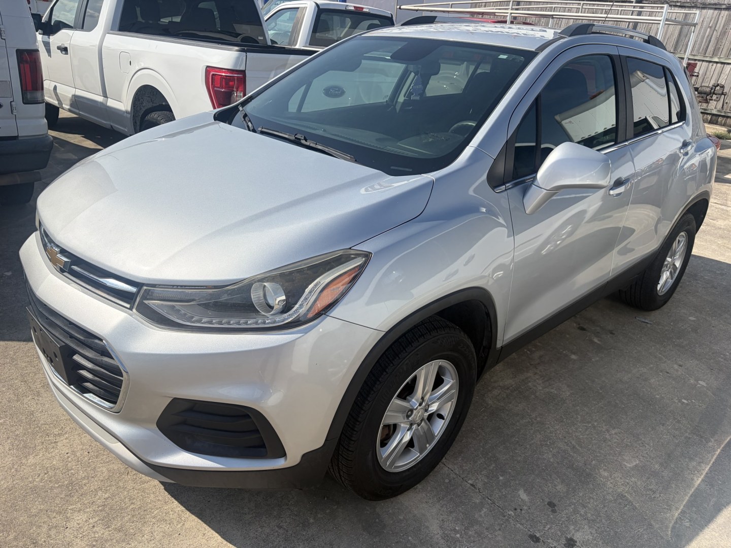 2017 Silver Chevrolet Trax LT AWD (3GNCJPSB6HL) with an 1.4L L4 DOHC 16V engine, 6A transmission, located at 1687 Business 35 S, New Braunfels, TX, 78130, (830) 625-7159, 29.655487, -98.051491- Photo#0