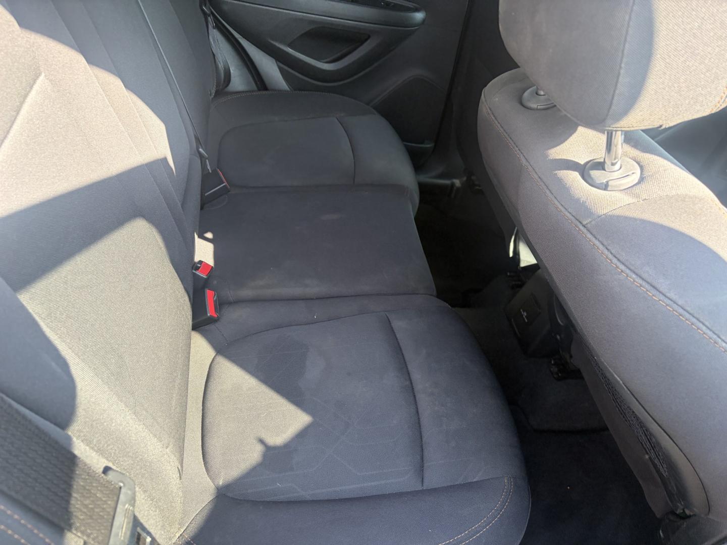 2017 Silver Chevrolet Trax LT AWD (3GNCJPSB6HL) with an 1.4L L4 DOHC 16V engine, 6A transmission, located at 1687 Business 35 S, New Braunfels, TX, 78130, (830) 625-7159, 29.655487, -98.051491- Photo#4