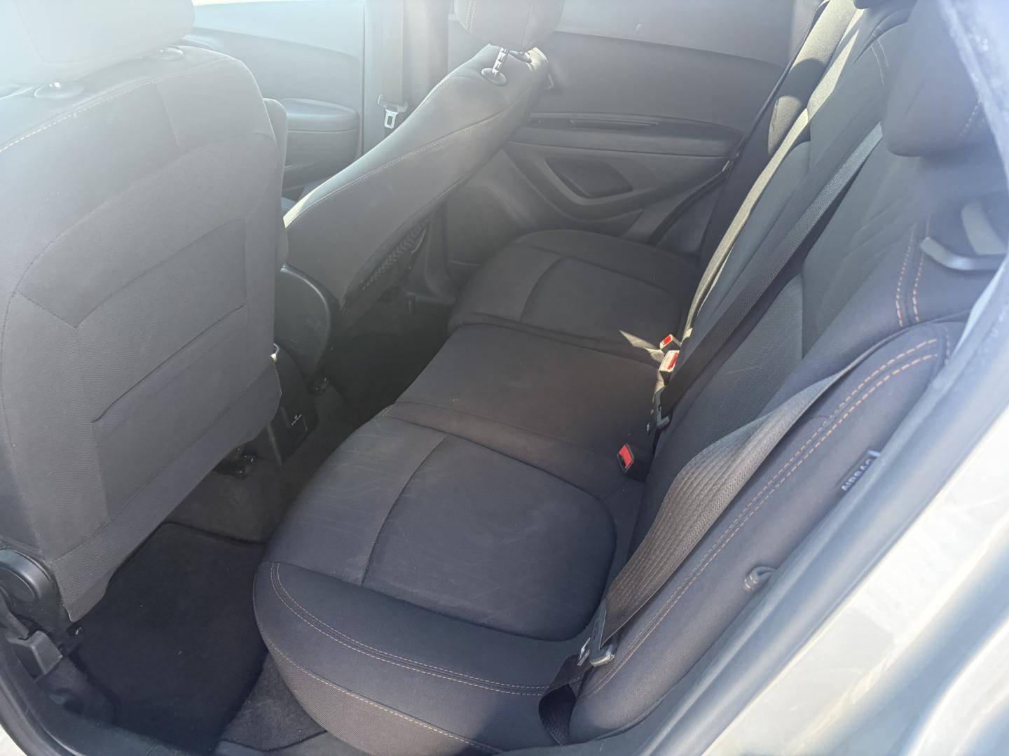 2017 Silver Chevrolet Trax LT AWD (3GNCJPSB6HL) with an 1.4L L4 DOHC 16V engine, 6A transmission, located at 1687 Business 35 S, New Braunfels, TX, 78130, (830) 625-7159, 29.655487, -98.051491- Photo#8