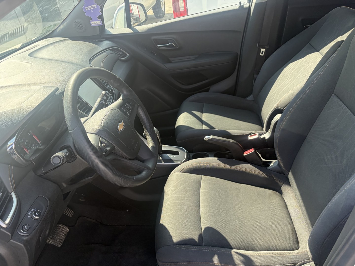 2017 Silver Chevrolet Trax LT AWD (3GNCJPSB6HL) with an 1.4L L4 DOHC 16V engine, 6A transmission, located at 1687 Business 35 S, New Braunfels, TX, 78130, (830) 625-7159, 29.655487, -98.051491- Photo#10