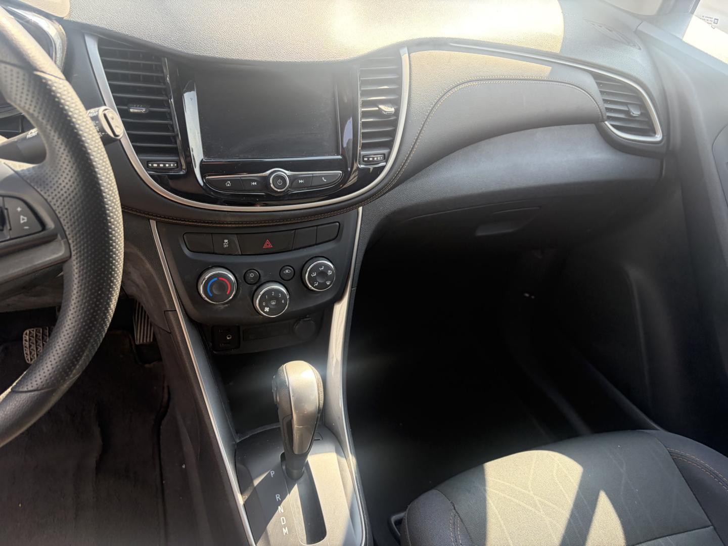 2017 Silver Chevrolet Trax LT AWD (3GNCJPSB6HL) with an 1.4L L4 DOHC 16V engine, 6A transmission, located at 1687 Business 35 S, New Braunfels, TX, 78130, (830) 625-7159, 29.655487, -98.051491- Photo#12