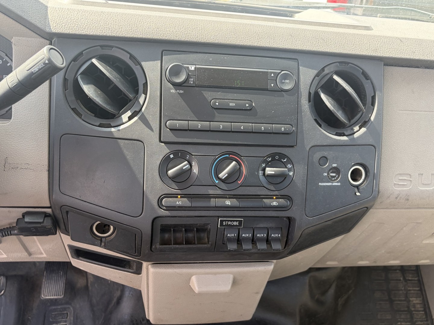 2009 White Ford F-350 SD XL 2WD (1FDSF34519E) with an 5.4L V8 SOHC 24V engine, located at 1687 Business 35 S, New Braunfels, TX, 78130, (830) 625-7159, 29.655487, -98.051491- Photo#10