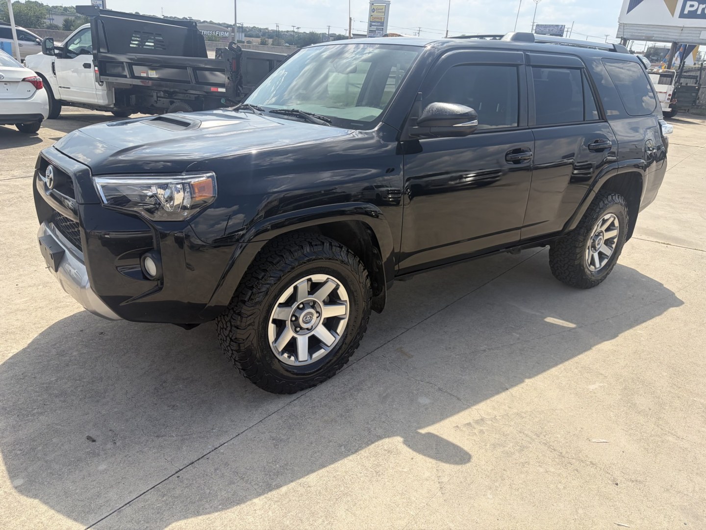 2016 Black Toyota 4Runner TRAIL EDITION SR5 4WD (JTEBU5JRXG5) with an 4.0L V6 DOHC 24V engine, 5A transmission, located at 1687 Business 35 S, New Braunfels, TX, 78130, (830) 625-7159, 29.655487, -98.051491- Photo#0