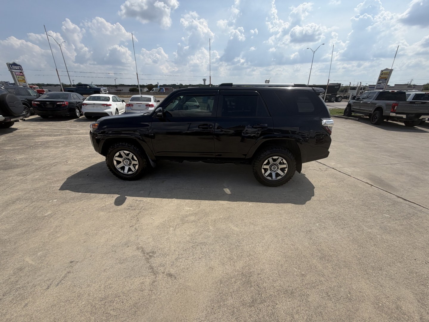 2016 Black Toyota 4Runner TRAIL EDITION SR5 4WD (JTEBU5JRXG5) with an 4.0L V6 DOHC 24V engine, 5A transmission, located at 1687 Business 35 S, New Braunfels, TX, 78130, (830) 625-7159, 29.655487, -98.051491- Photo#16