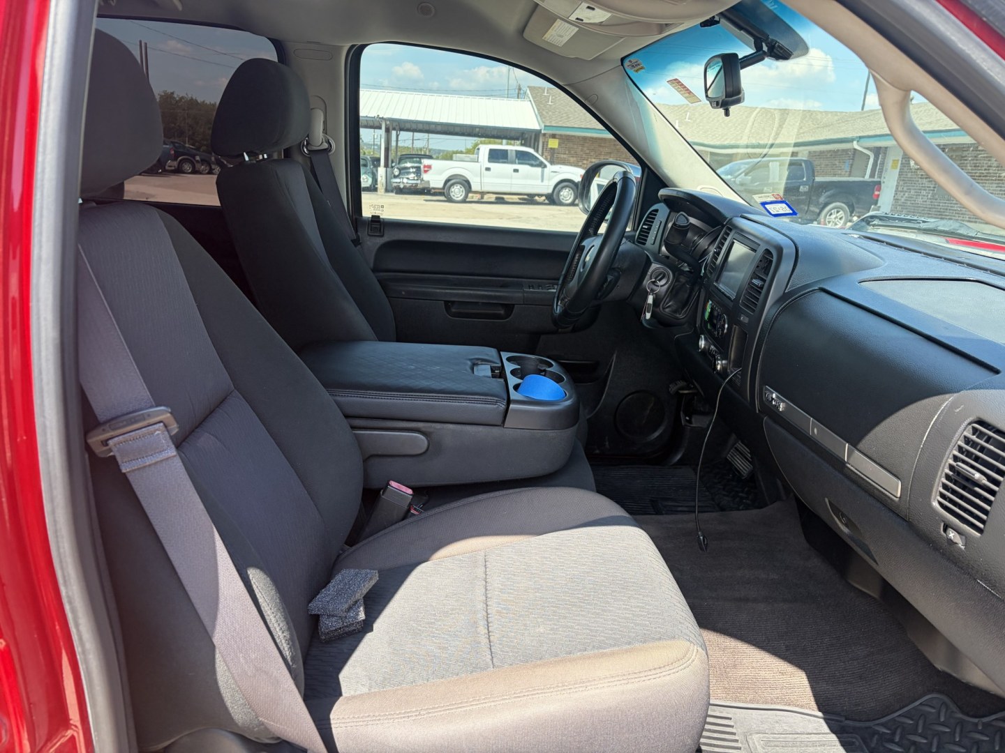 2013 Red Chevrolet Silverado 1500 LT Crew Cab 2WD (3GCPCSE0XDG) with an 5.3L V8 OHV 16V FFV engine, 6-Speed Automatic transmission, located at 1687 Business 35 S, New Braunfels, TX, 78130, (830) 625-7159, 29.655487, -98.051491- Photo#2