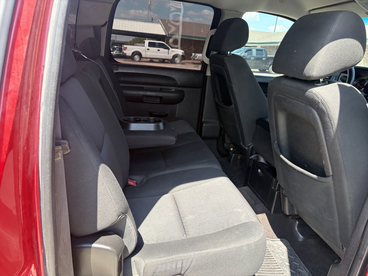 2013 Red Chevrolet Silverado 1500 LT Crew Cab 2WD (3GCPCSE0XDG) with an 5.3L V8 OHV 16V FFV engine, 6-Speed Automatic transmission, located at 1687 Business 35 S, New Braunfels, TX, 78130, (830) 625-7159, 29.655487, -98.051491- Photo#4