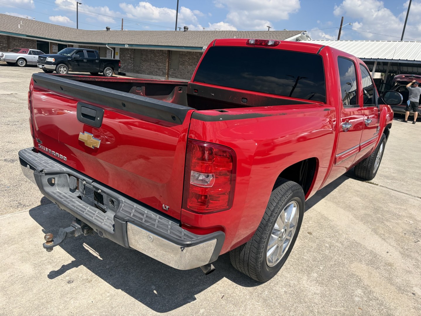 2013 Red Chevrolet Silverado 1500 LT Crew Cab 2WD (3GCPCSE0XDG) with an 5.3L V8 OHV 16V FFV engine, 6-Speed Automatic transmission, located at 1687 Business 35 S, New Braunfels, TX, 78130, (830) 625-7159, 29.655487, -98.051491- Photo#6