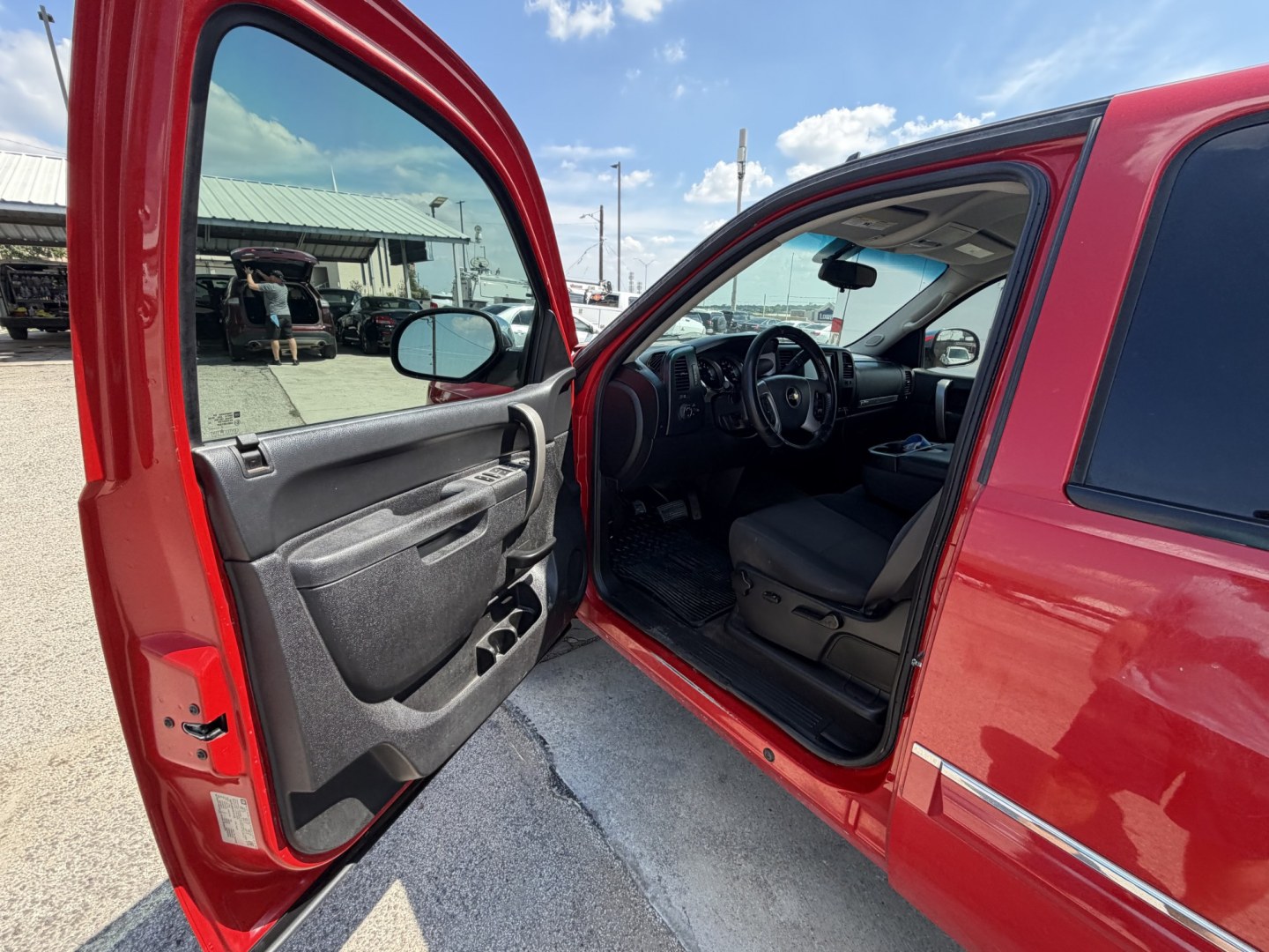 2013 Red Chevrolet Silverado 1500 LT Crew Cab 2WD (3GCPCSE0XDG) with an 5.3L V8 OHV 16V FFV engine, 6-Speed Automatic transmission, located at 1687 Business 35 S, New Braunfels, TX, 78130, (830) 625-7159, 29.655487, -98.051491- Photo#10