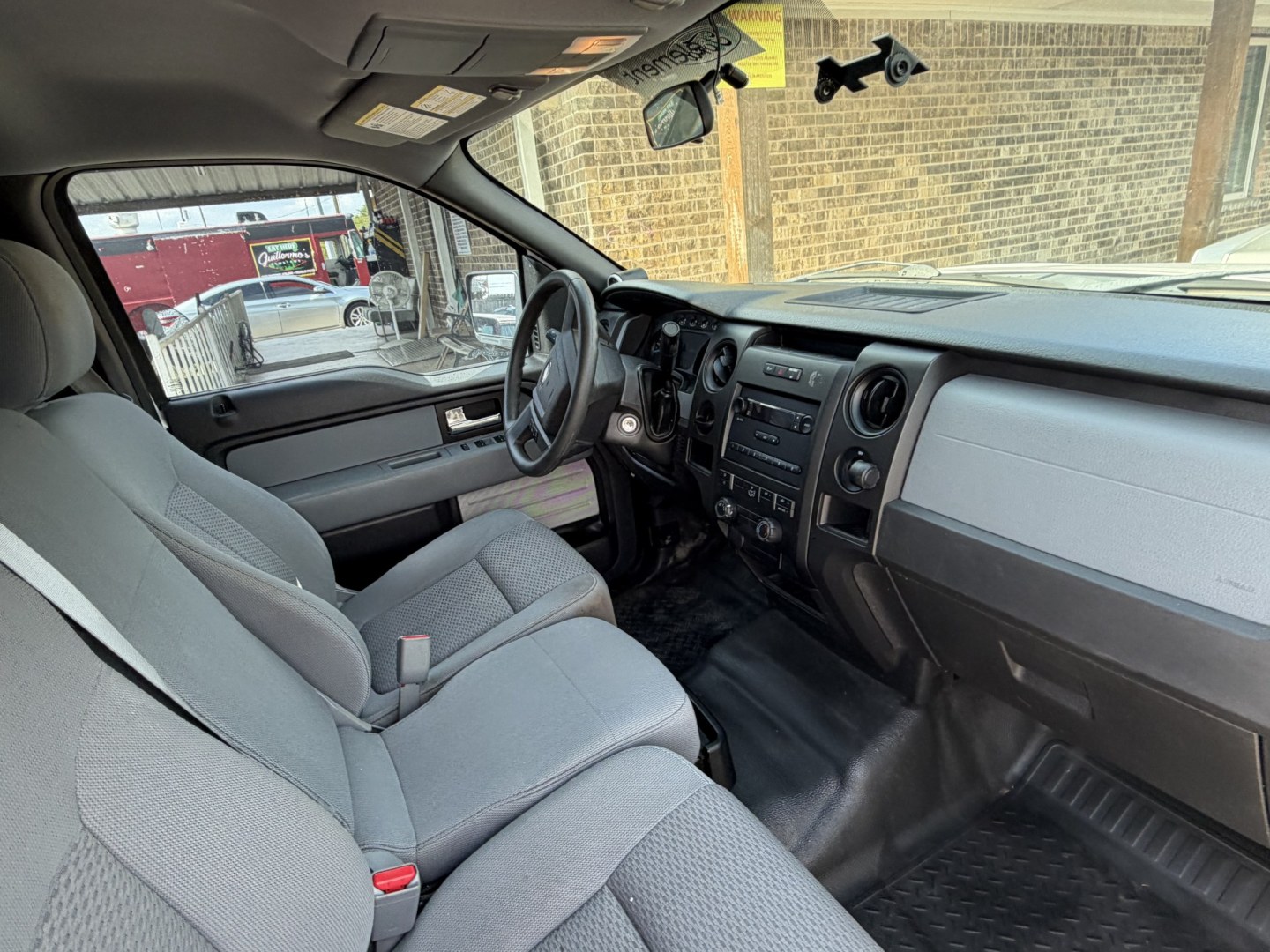 2014 White Ford F-150 XLT SuperCrew 5.5-ft. Bed 2WD (1FTEW1CM4EK) with an 3.7L V6 DOHC 24V engine, 6A transmission, located at 1687 Business 35 S, New Braunfels, TX, 78130, (830) 625-7159, 29.655487, -98.051491- Photo#3