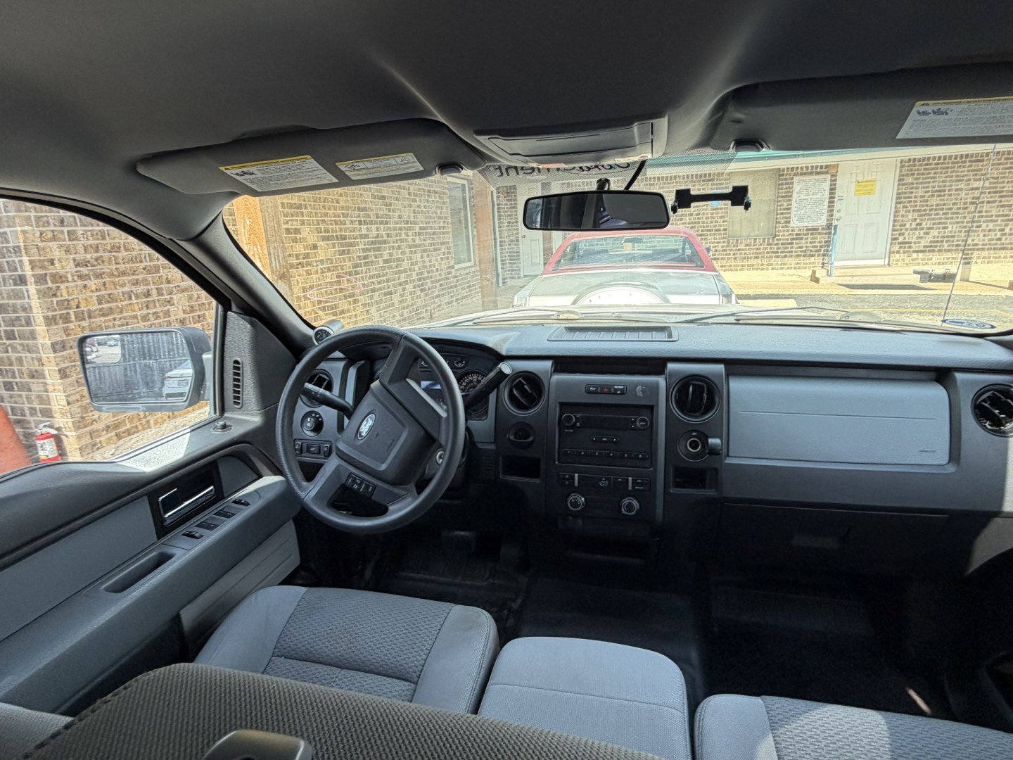 2014 White Ford F-150 XLT SuperCrew 5.5-ft. Bed 2WD (1FTEW1CM4EK) with an 3.7L V6 DOHC 24V engine, 6A transmission, located at 1687 Business 35 S, New Braunfels, TX, 78130, (830) 625-7159, 29.655487, -98.051491- Photo#5