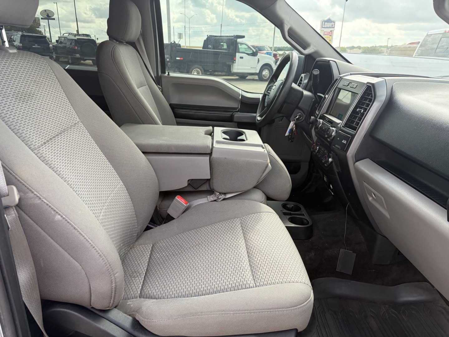 2018 Silver Ford F-150 XLT SuperCrew 5.5-ft. 2WD (1FTEW1E52JF) with an 5.0L V8 OHV 32V engine, 6A transmission, located at 1687 Business 35 S, New Braunfels, TX, 78130, (830) 625-7159, 29.655487, -98.051491- Photo#2