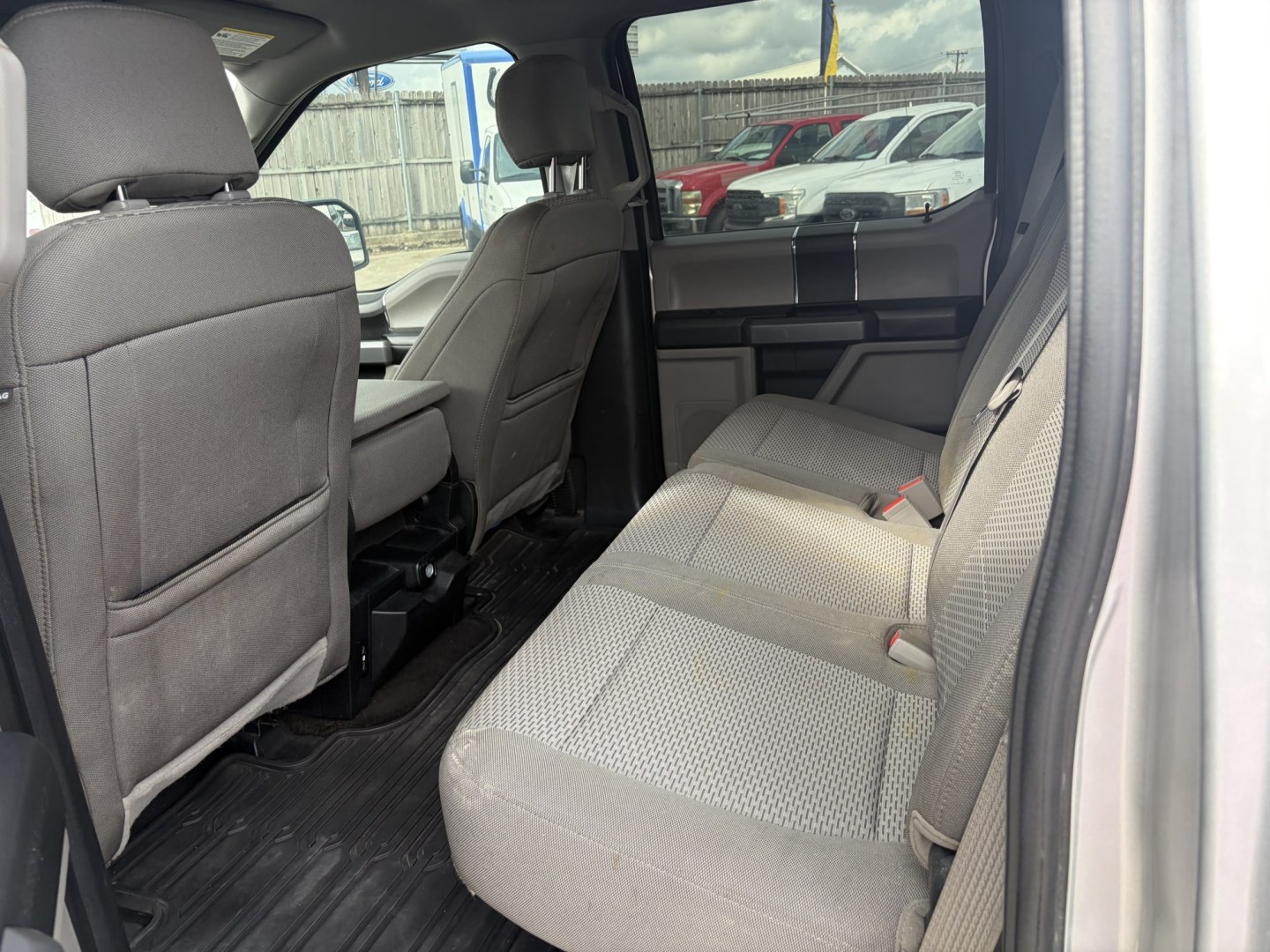 2018 Silver Ford F-150 XLT SuperCrew 5.5-ft. 2WD (1FTEW1E52JF) with an 5.0L V8 OHV 32V engine, 6A transmission, located at 1687 Business 35 S, New Braunfels, TX, 78130, (830) 625-7159, 29.655487, -98.051491- Photo#7