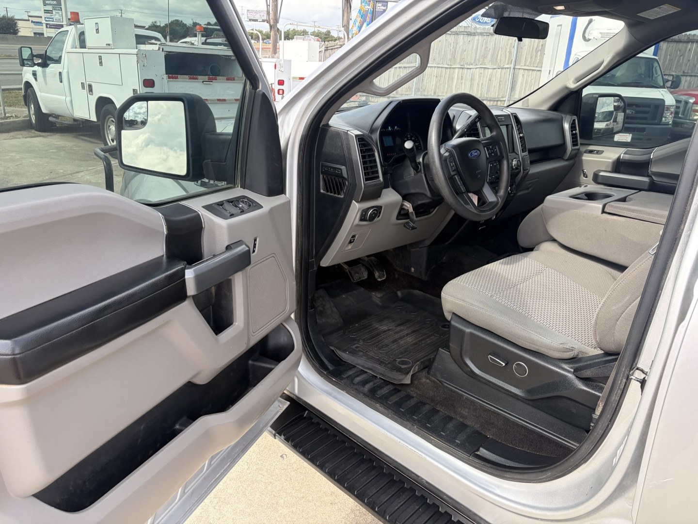 2018 Silver Ford F-150 XLT SuperCrew 5.5-ft. 2WD (1FTEW1E52JF) with an 5.0L V8 OHV 32V engine, 6A transmission, located at 1687 Business 35 S, New Braunfels, TX, 78130, (830) 625-7159, 29.655487, -98.051491- Photo#8