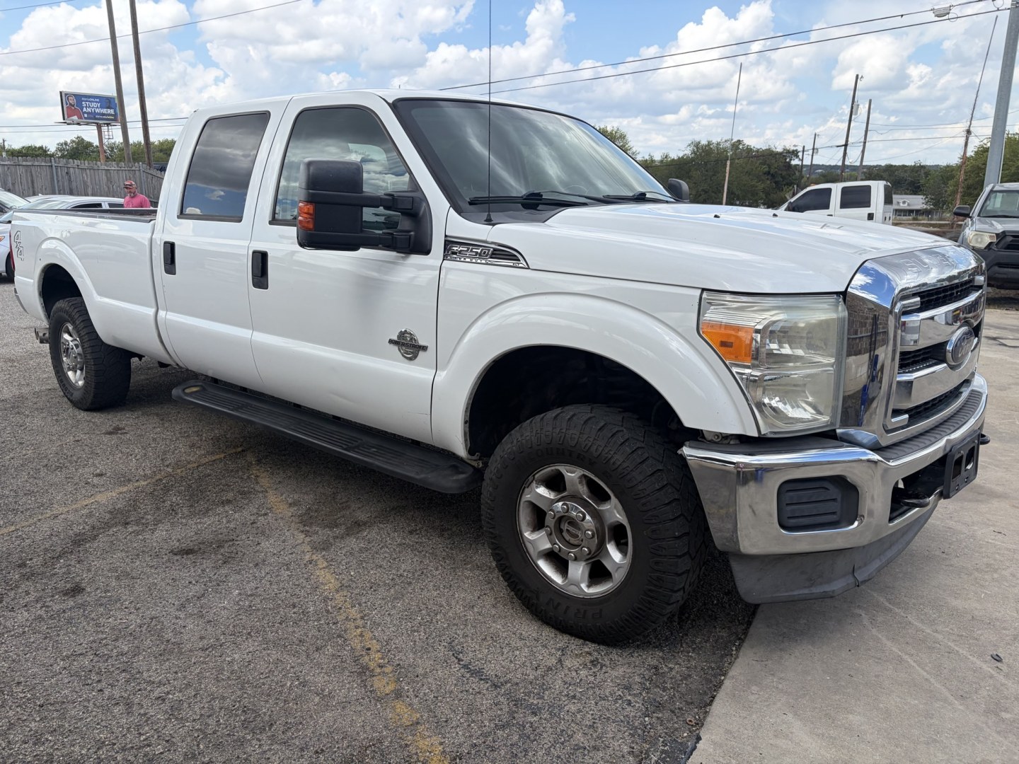 2014 White Ford F-250 SD XLT Crew Cab 4WD (1FT7W2BT8EE) with an 6.7L V8 OHV 16V DIESEL engine, 6-Speed Automatic transmission, located at 1687 Business 35 S, New Braunfels, TX, 78130, (830) 625-7159, 29.655487, -98.051491- Photo#1