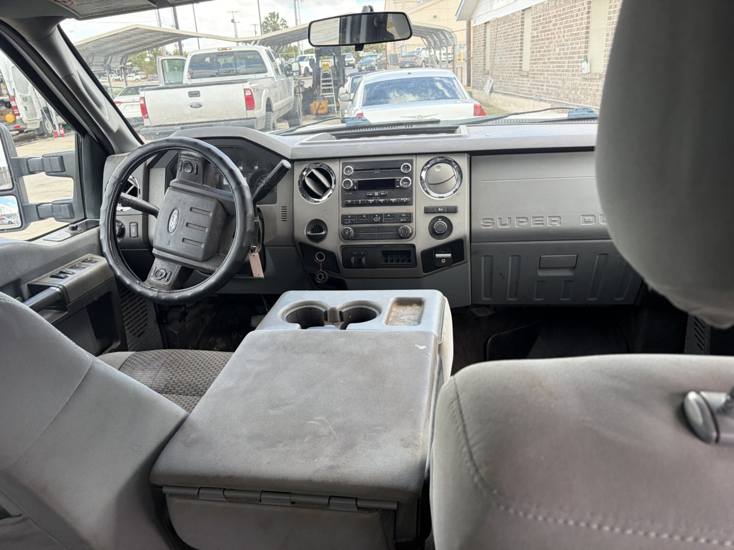 2014 White Ford F-250 SD XLT Crew Cab 4WD (1FT7W2BT8EE) with an 6.7L V8 OHV 16V DIESEL engine, 6-Speed Automatic transmission, located at 1687 Business 35 S, New Braunfels, TX, 78130, (830) 625-7159, 29.655487, -98.051491- Photo#4
